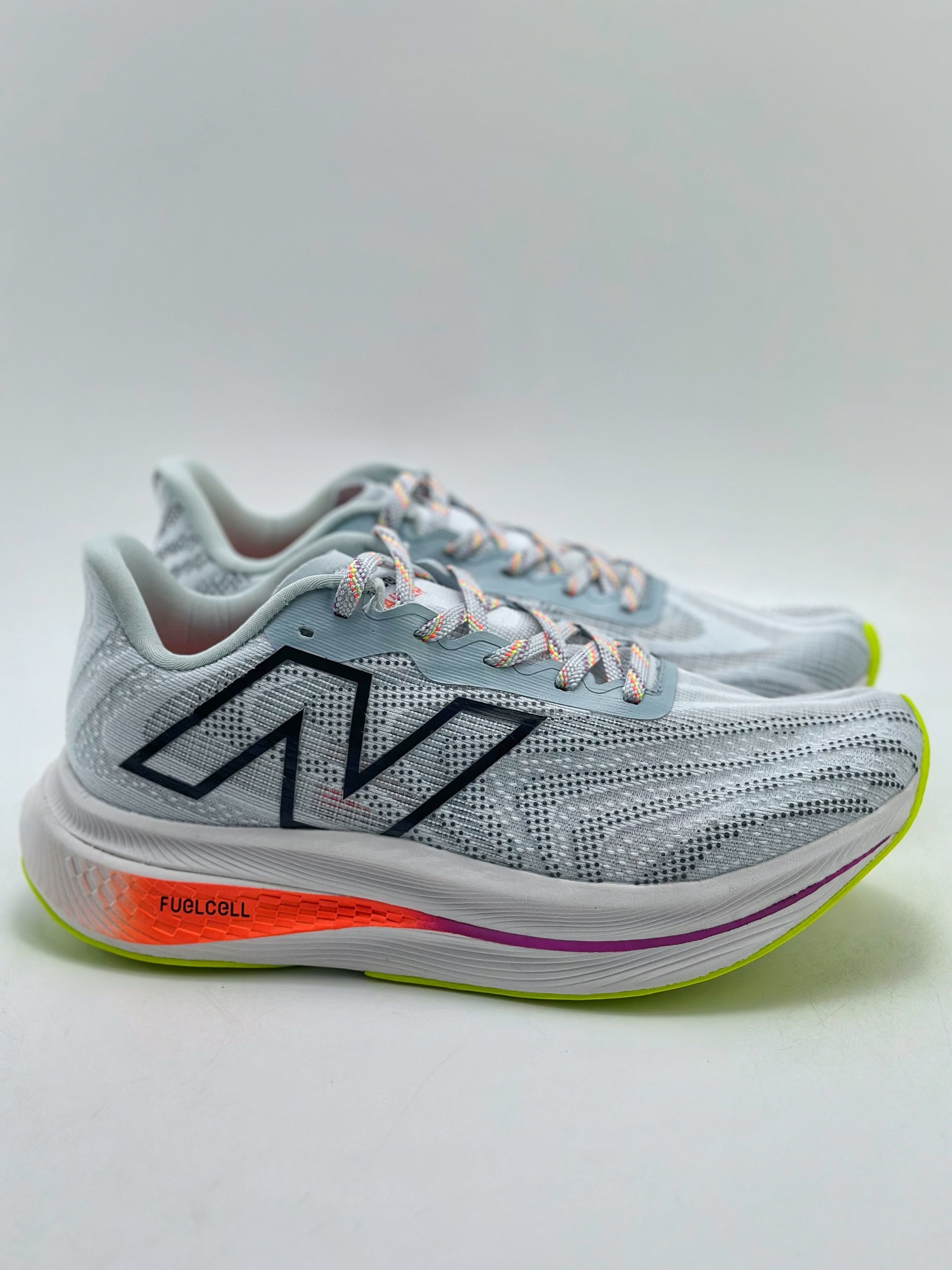 200 New Balance FuelCell SuperComp Trainer V2  新百伦NB系列超轻量化低帮休闲运动慢跑鞋 MRCXLG3