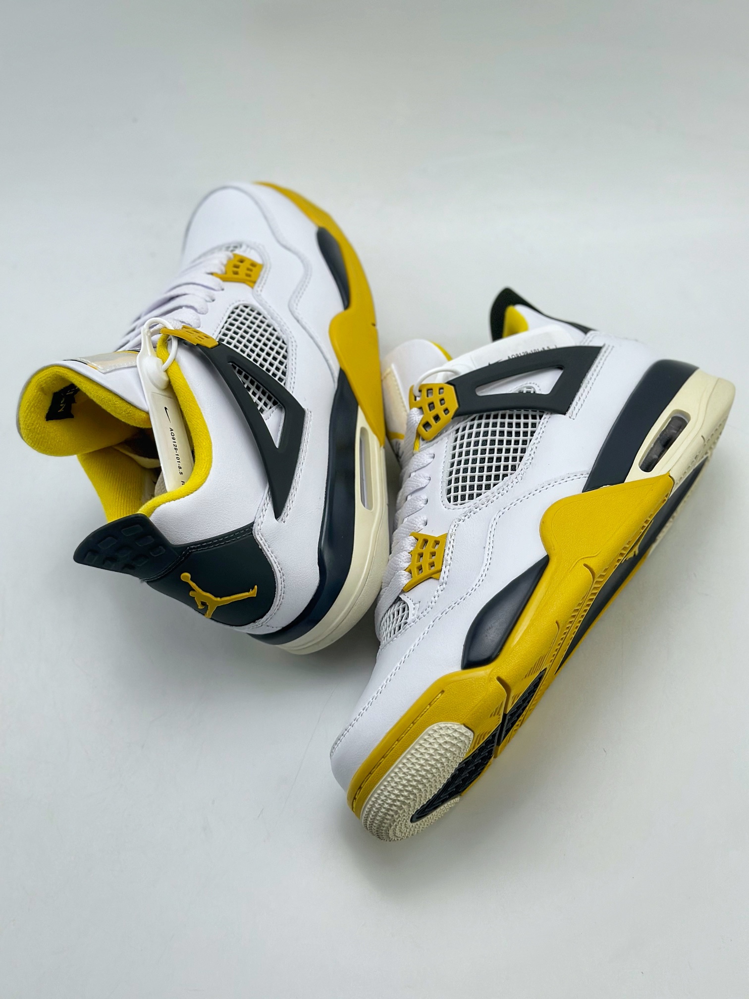 200 Air Jordan 4 Retro ”Vivid Sulfur” 白黄 AQ9129-101