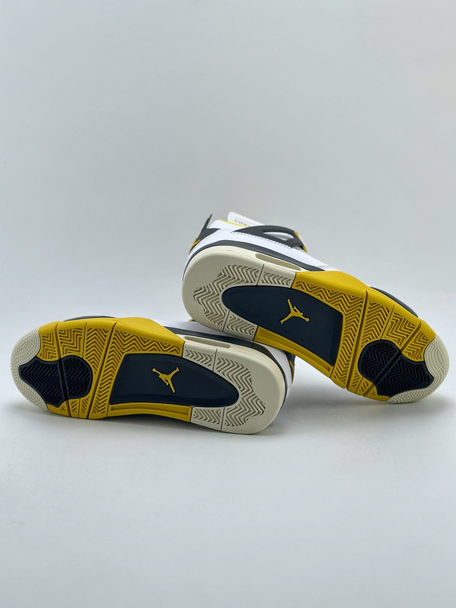 200 Air Jordan 4 Retro ”Vivid Sulfur” 白黄 AQ9129-101