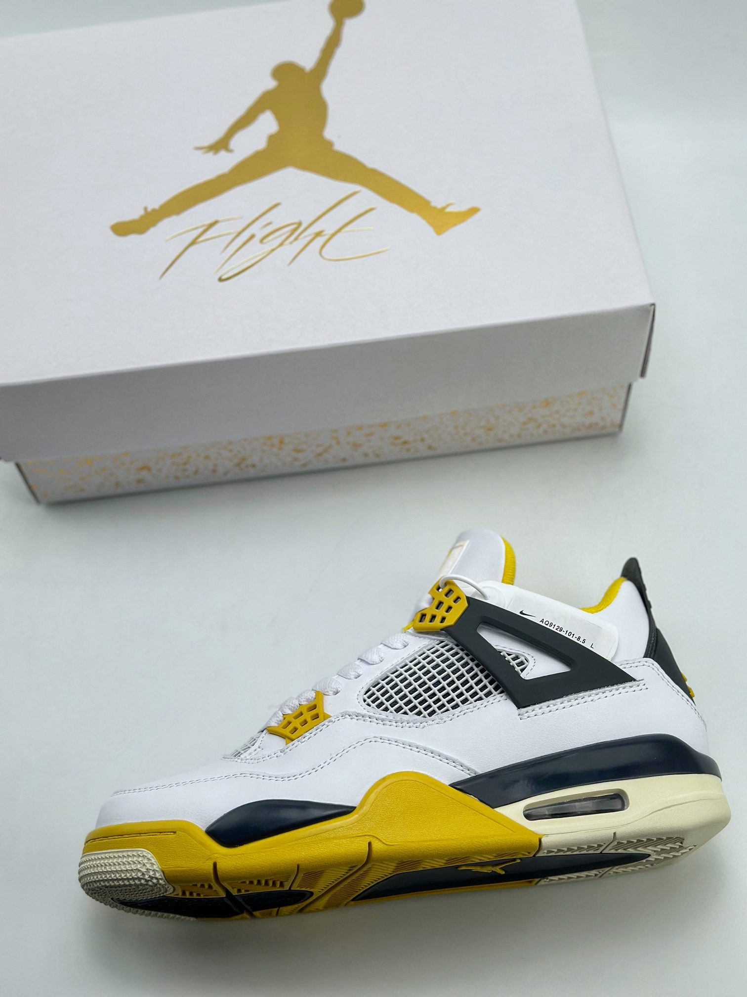 200 Air Jordan 4 Retro ”Vivid Sulfur” 白黄 AQ9129-101