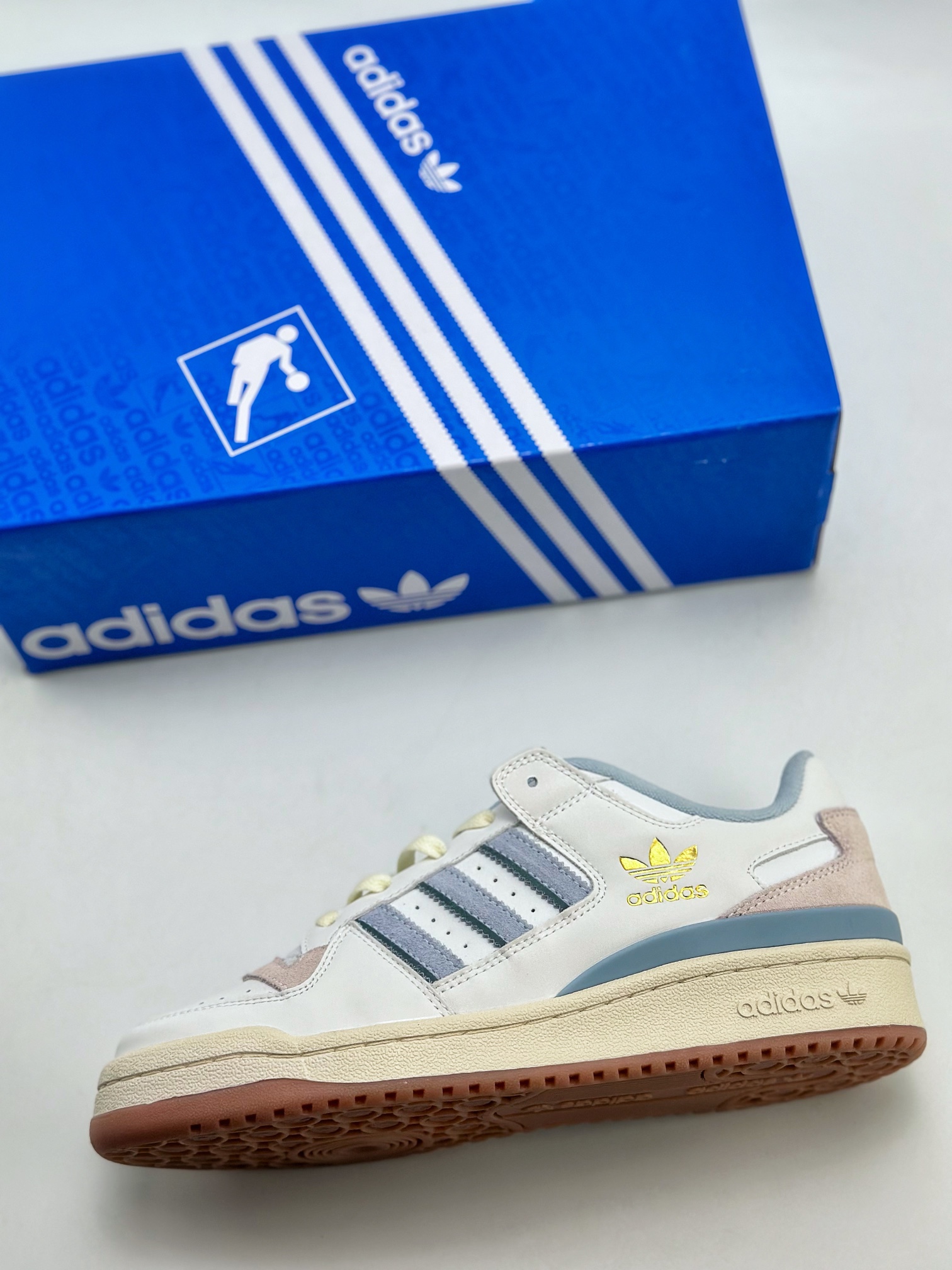 220 海外渠道版  原盒原标  Adidas Forum Low CL 三叶草低邦经典魔术贴复古板鞋  IG39646