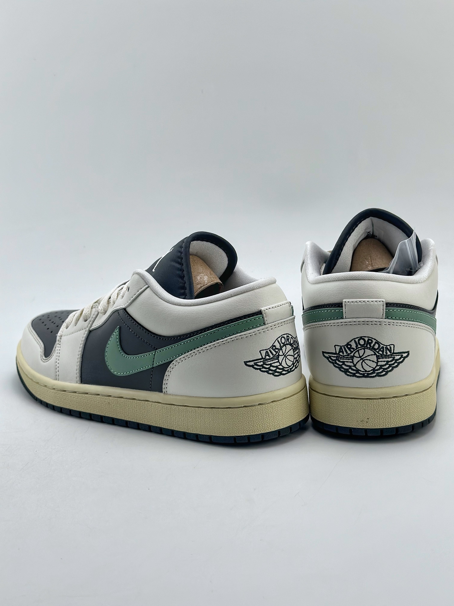 200 Air Jordan 1 Retro Low WMNS ”Jade Smoke” 黑绿 DC0774-001