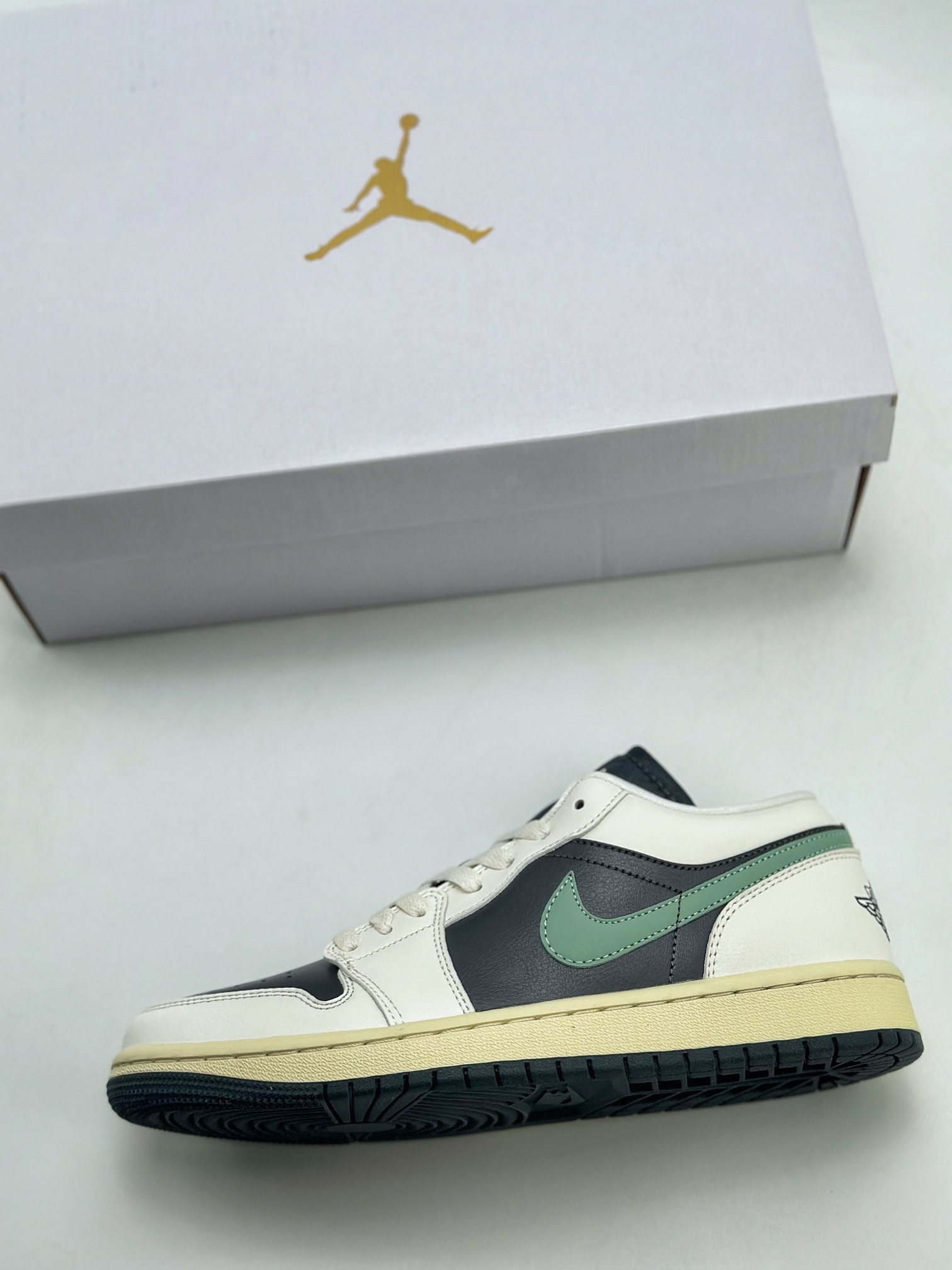 200 Air Jordan 1 Retro Low WMNS ”Jade Smoke” 黑绿 DC0774-001