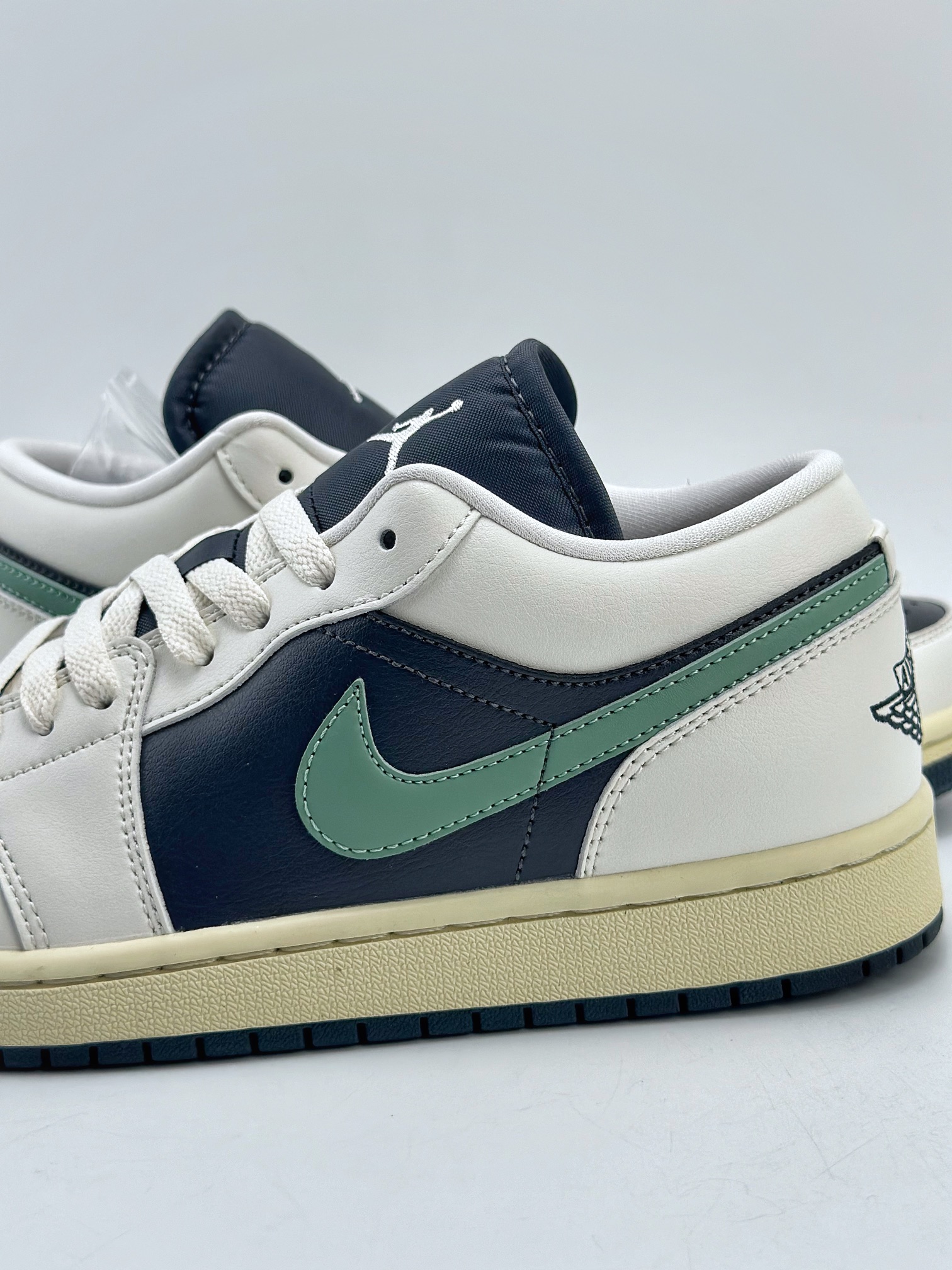 200 Air Jordan 1 Retro Low WMNS ”Jade Smoke” 黑绿 DC0774-001