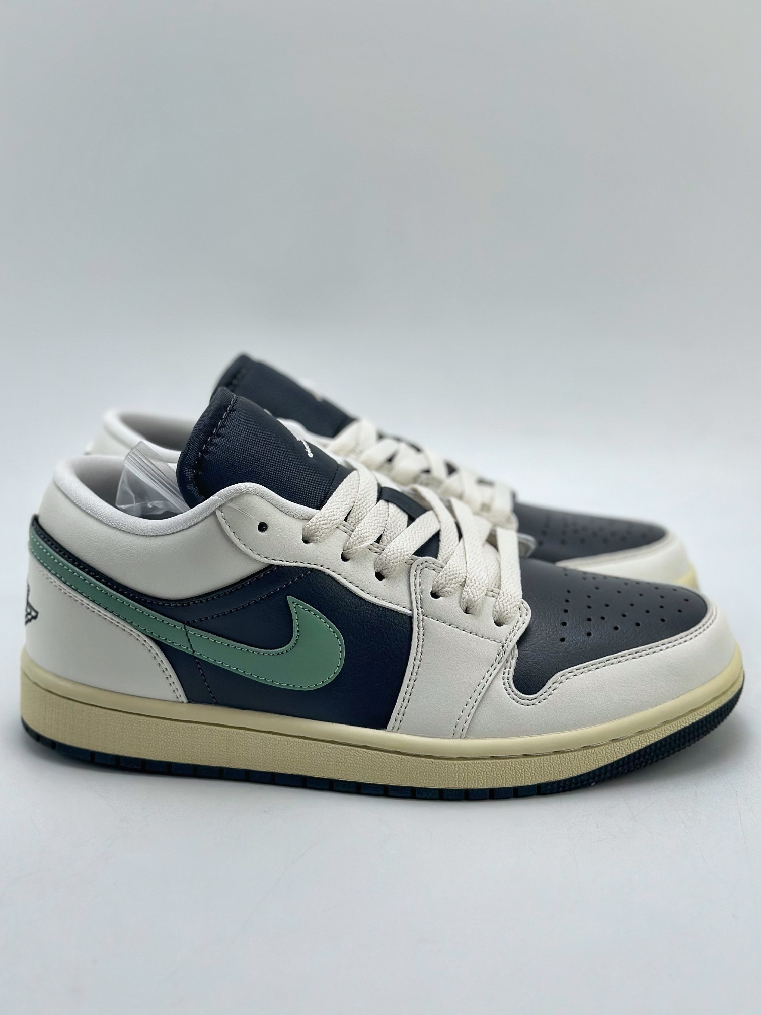 200 Air Jordan 1 Retro Low WMNS ”Jade Smoke” 黑绿 DC0774-001