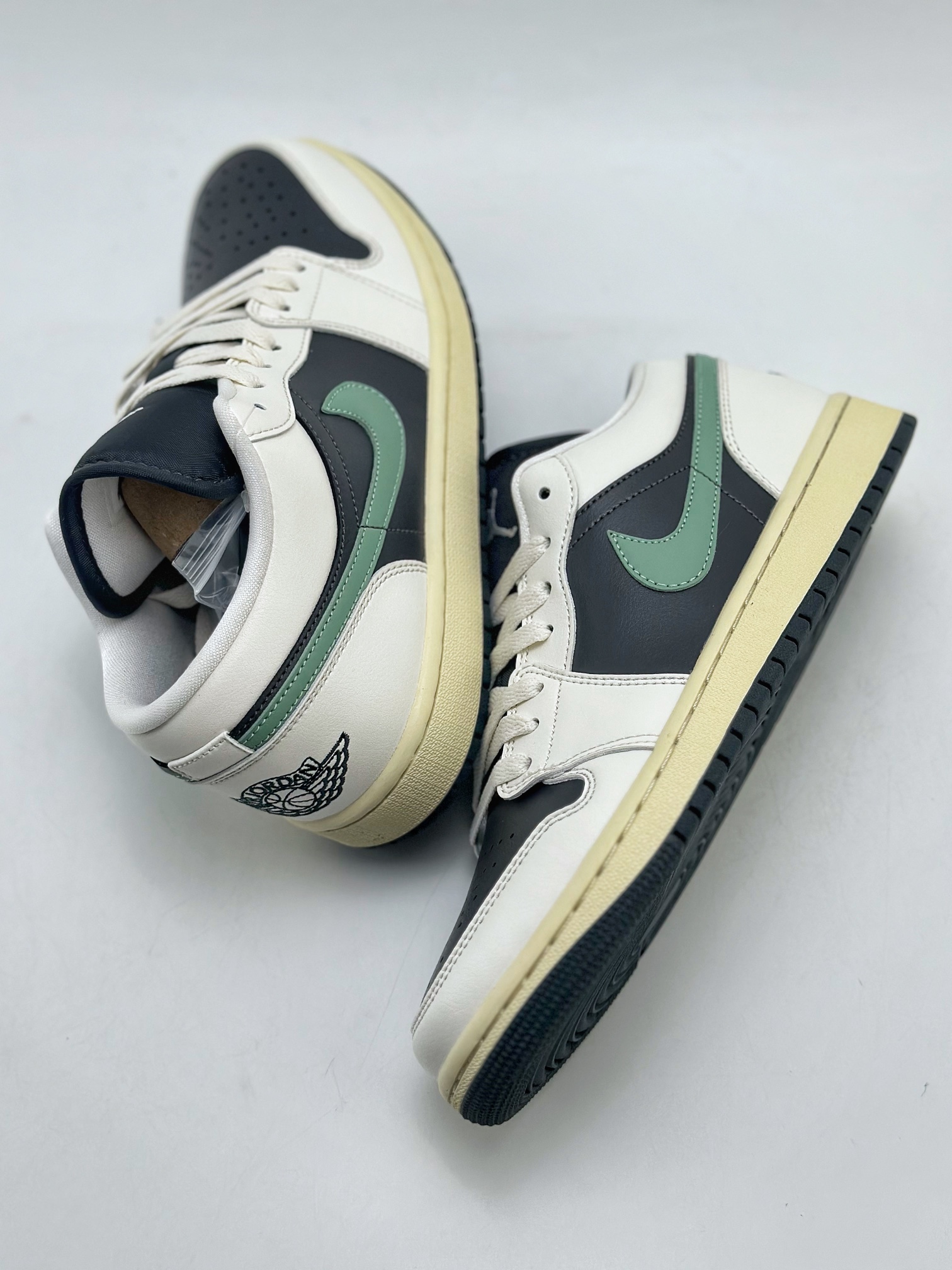 200 Air Jordan 1 Retro Low WMNS ”Jade Smoke” 黑绿 DC0774-001