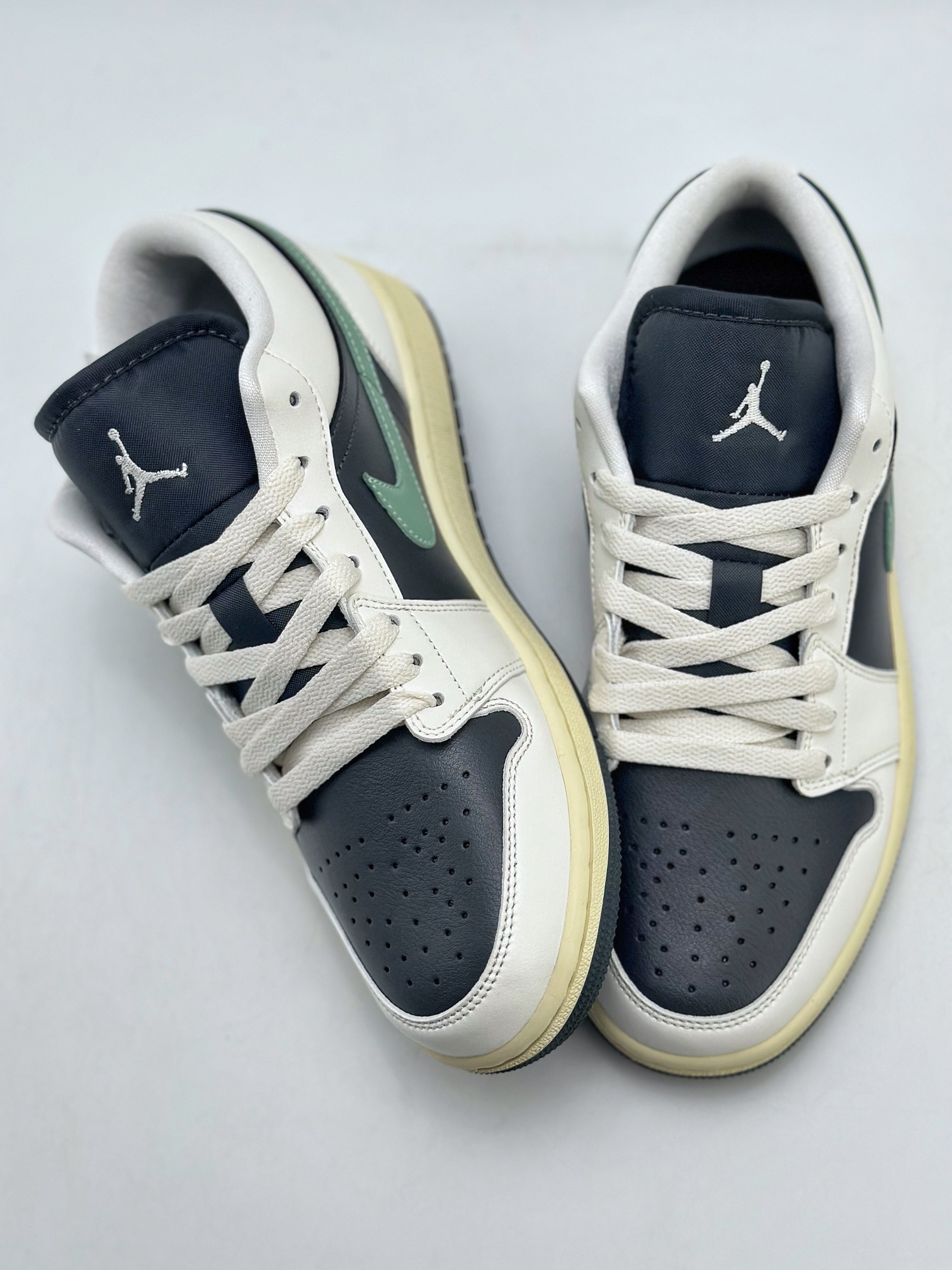 200 Air Jordan 1 Retro Low WMNS ”Jade Smoke” 黑绿 DC0774-001