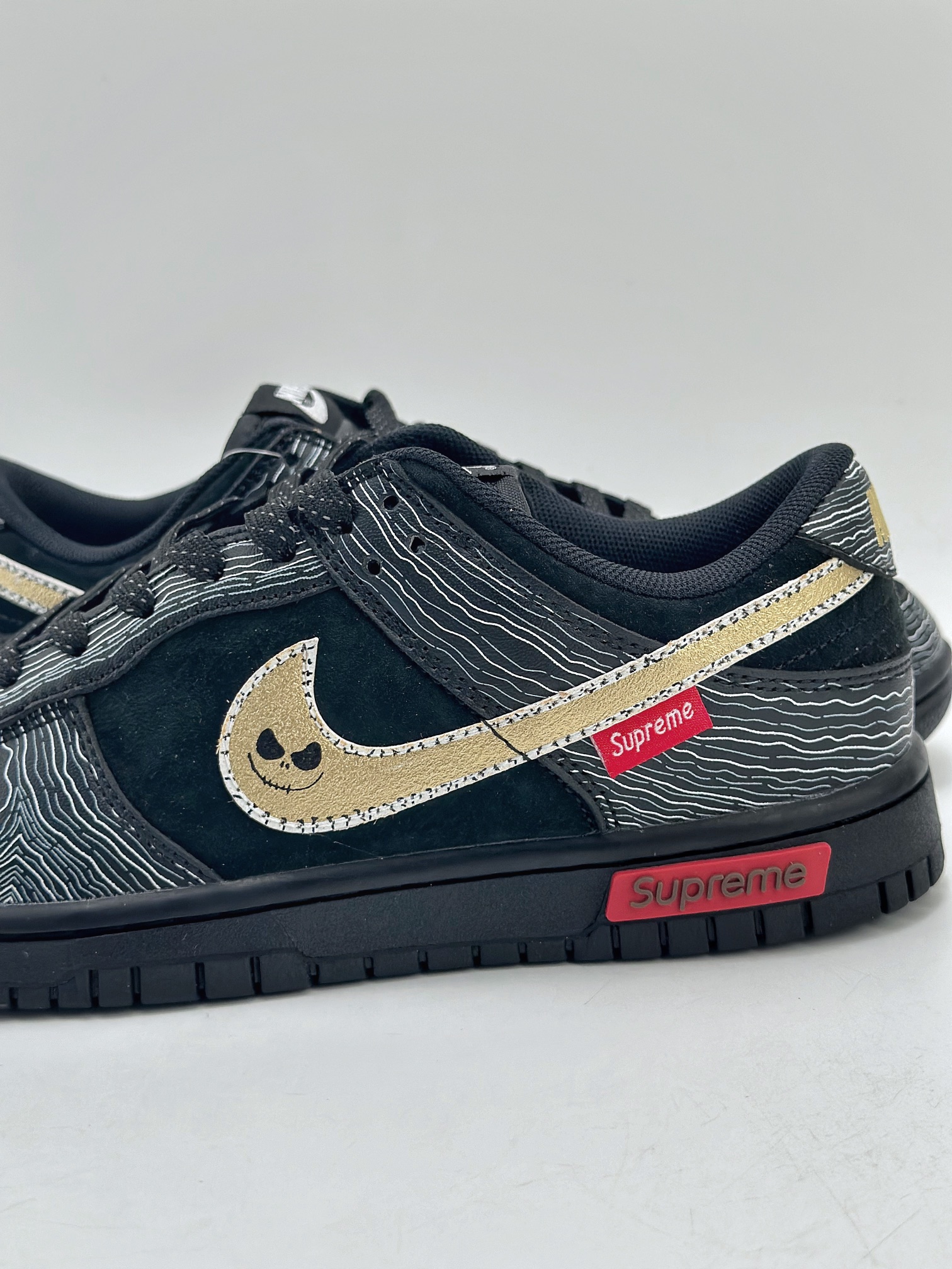 280 Nike SB Dunk Low x Supreme 联名黑灰鬼脸 XD6188-025