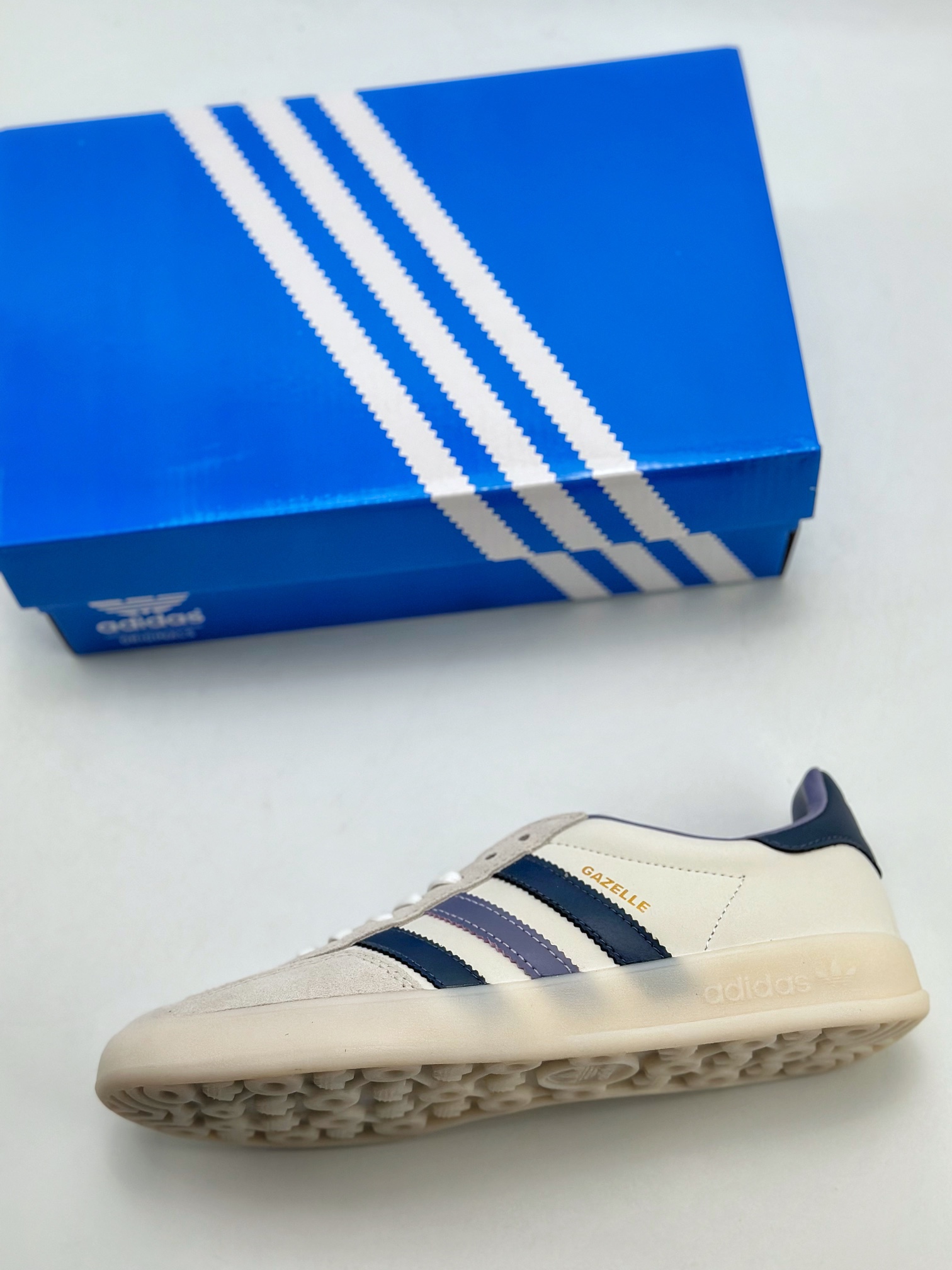 180 adidas Originals Gazelle INdoor 三叶草休闲防滑耐磨低帮板鞋 IG1643