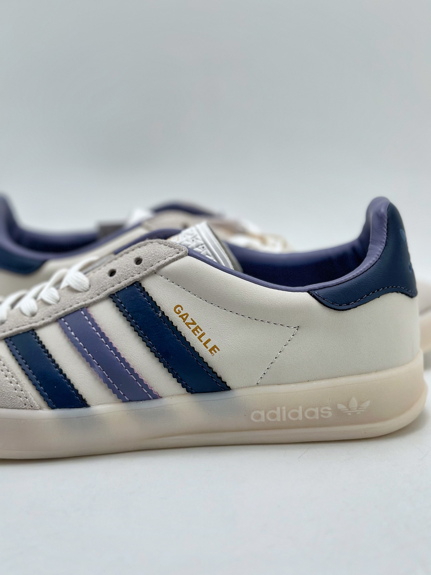 180 adidas Originals Gazelle INdoor 三叶草休闲防滑耐磨低帮板鞋 IG1643