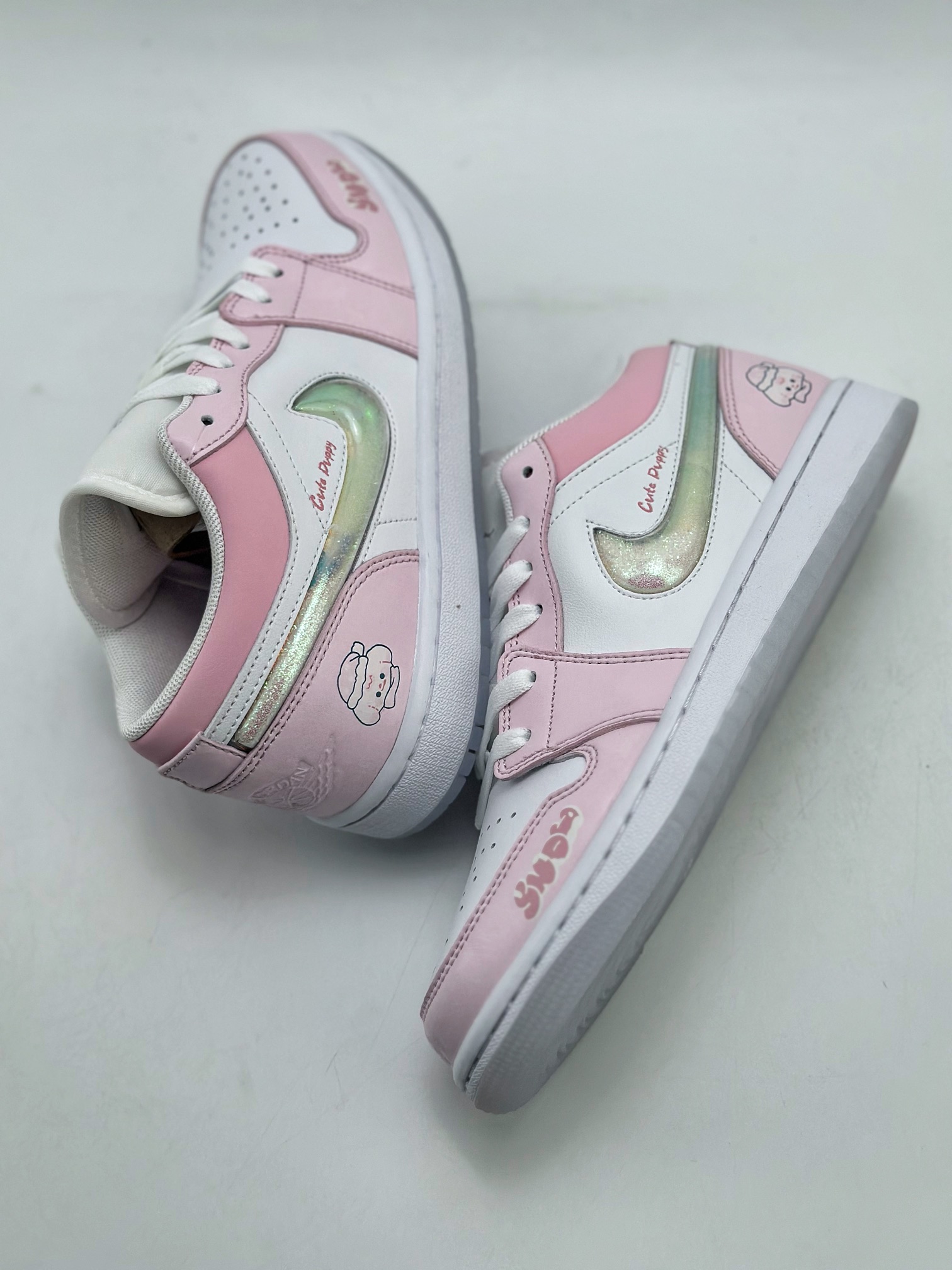 200 Air Jordan 1 Retro Low 蜜莓圣兔 冰雪圣诞  FQ9112-100