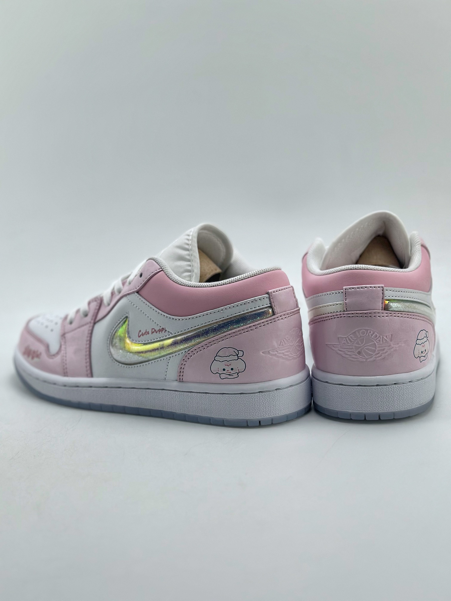 200 Air Jordan 1 Retro Low 蜜莓圣兔 冰雪圣诞  FQ9112-100