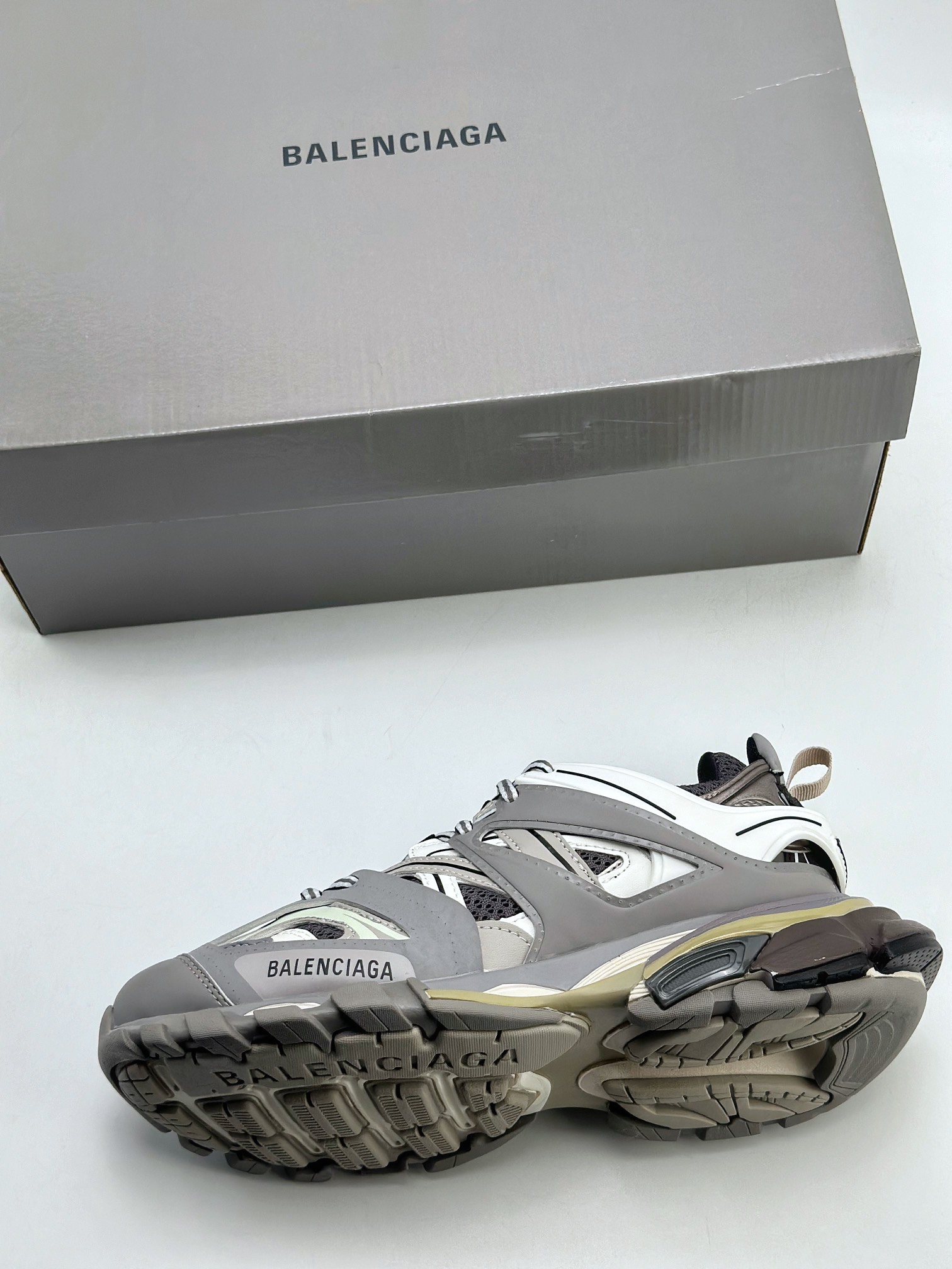 280 BALENCIAGA Track Trainers 3.0代 高奢品牌-巴黎世家复古野跑姥爹潮流百搭慢跑鞋“灰白” 542436 W1GB7 1214