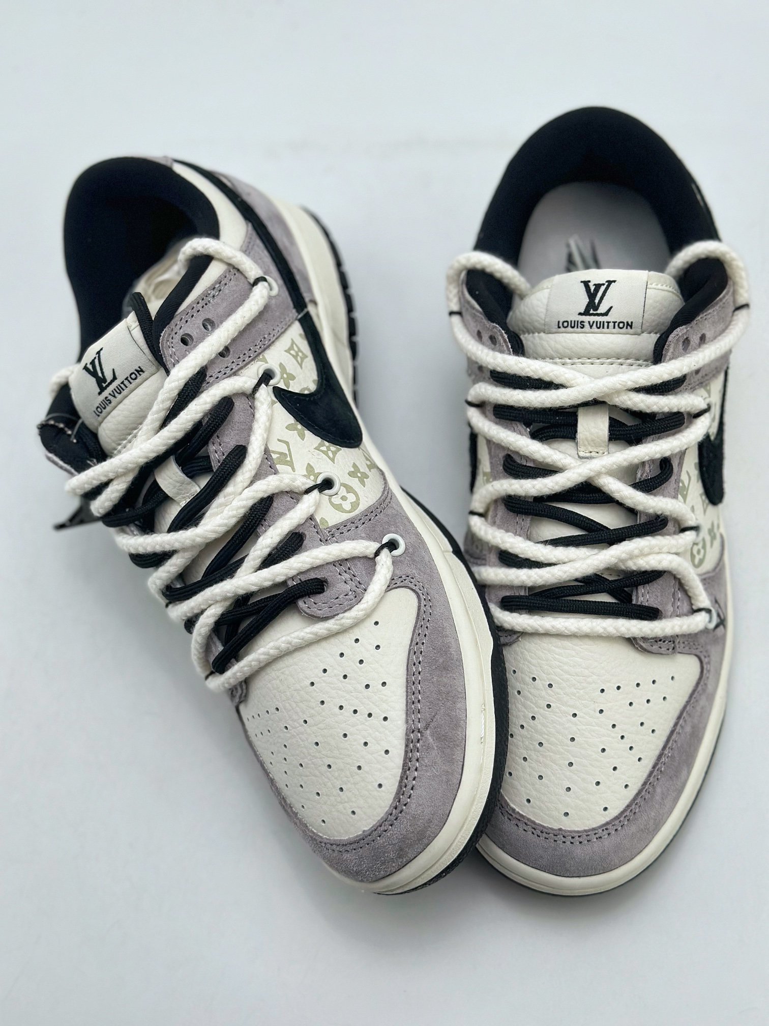 300 Nike SB Dunk Low x Louis Vuitton 米白灰印花 SJ2068-232