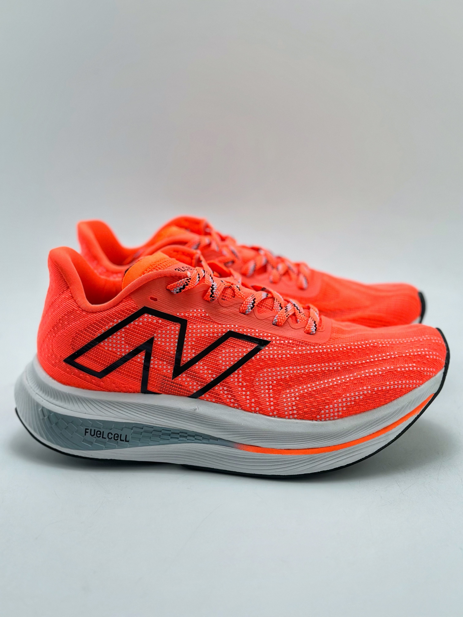 200 New Balance FuelCell SuperComp Trainer V2  新百伦NB系列超轻量化低帮休闲运动慢跑鞋  MRCXCK3