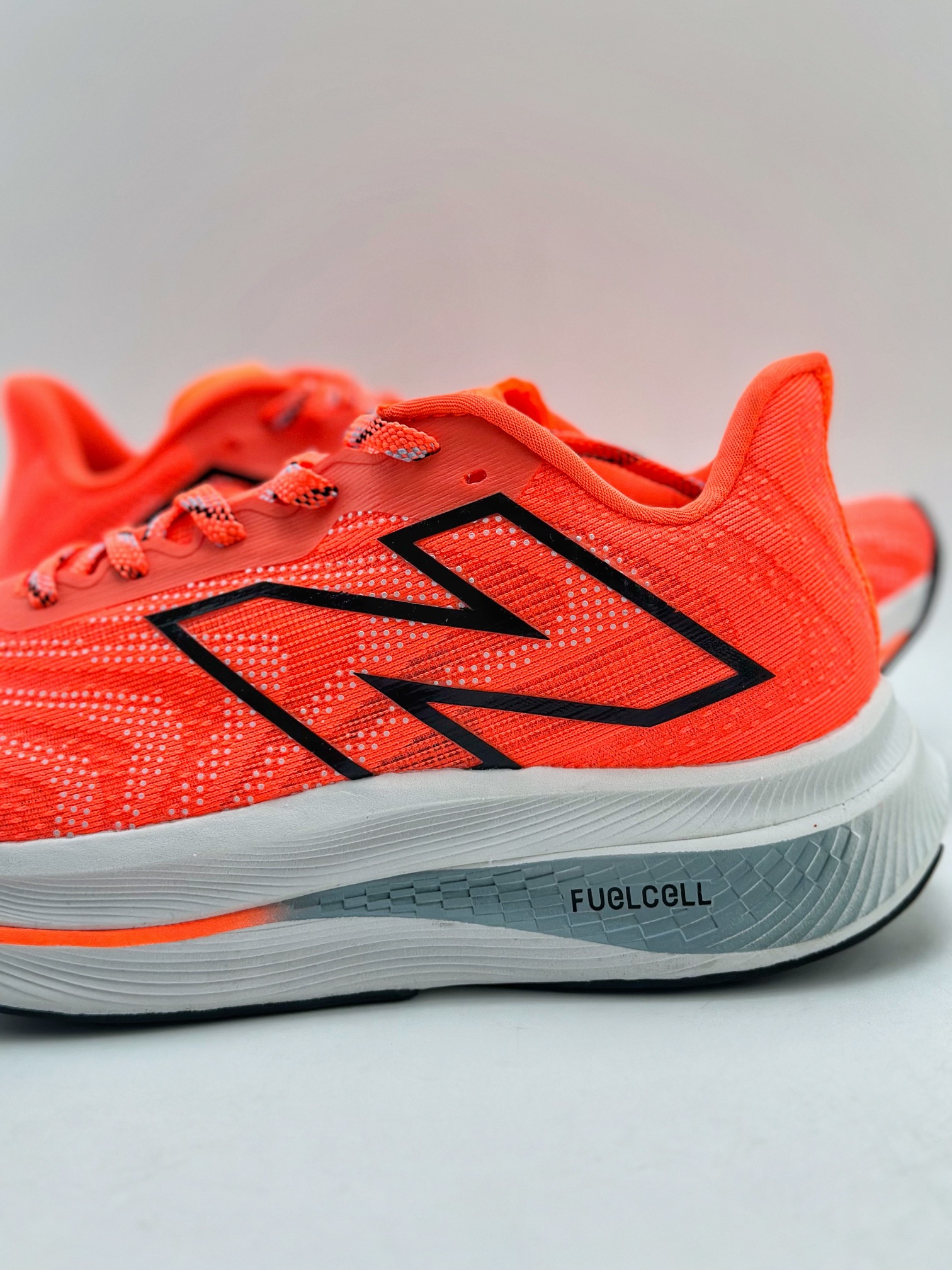 200 New Balance FuelCell SuperComp Trainer V2  新百伦NB系列超轻量化低帮休闲运动慢跑鞋  MRCXCK3