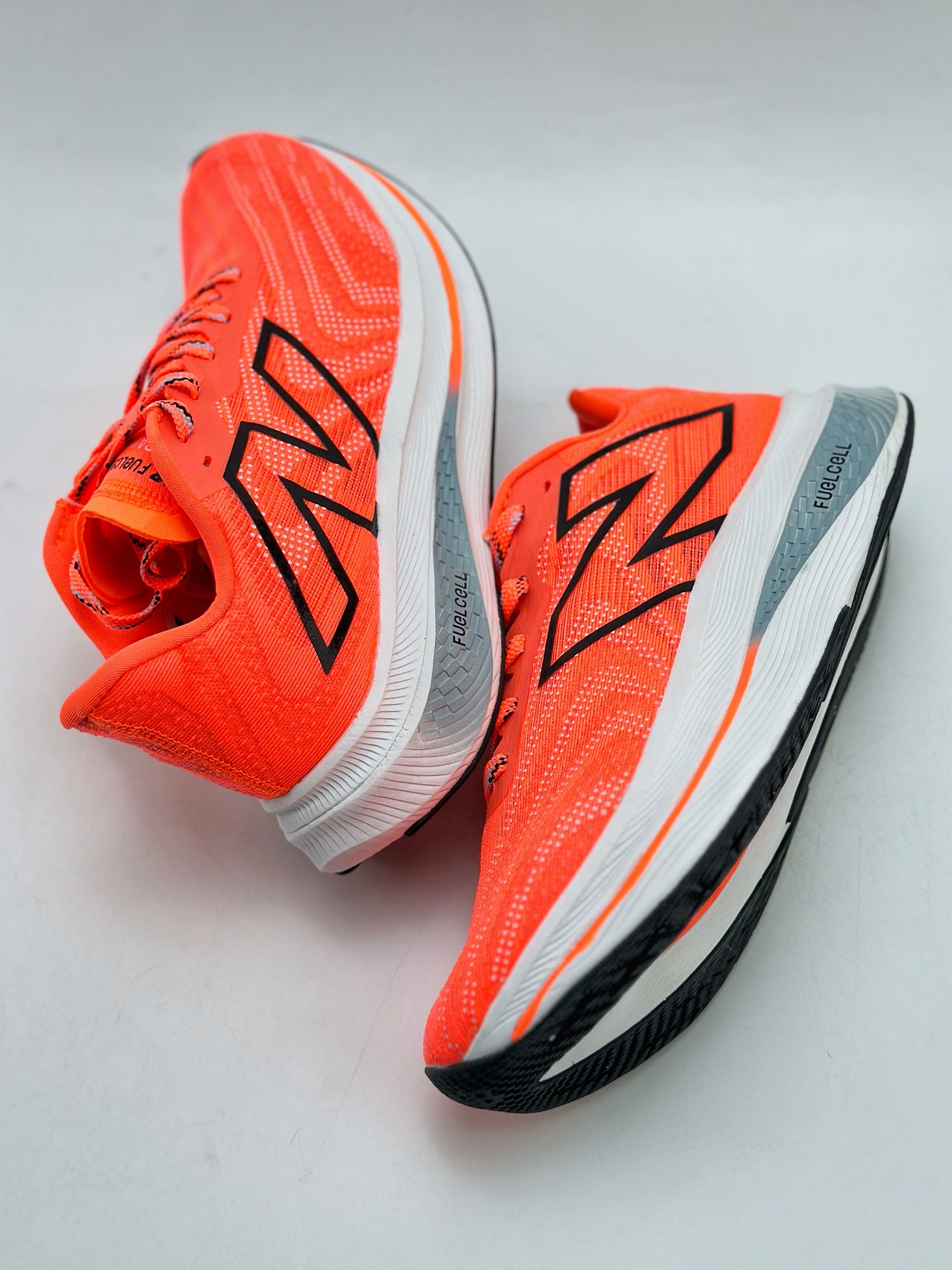 200 New Balance FuelCell SuperComp Trainer V2  新百伦NB系列超轻量化低帮休闲运动慢跑鞋  MRCXCK3