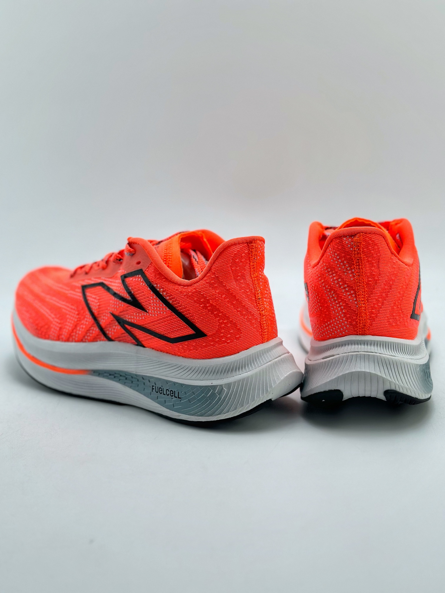 200 New Balance FuelCell SuperComp Trainer V2  新百伦NB系列超轻量化低帮休闲运动慢跑鞋  MRCXCK3