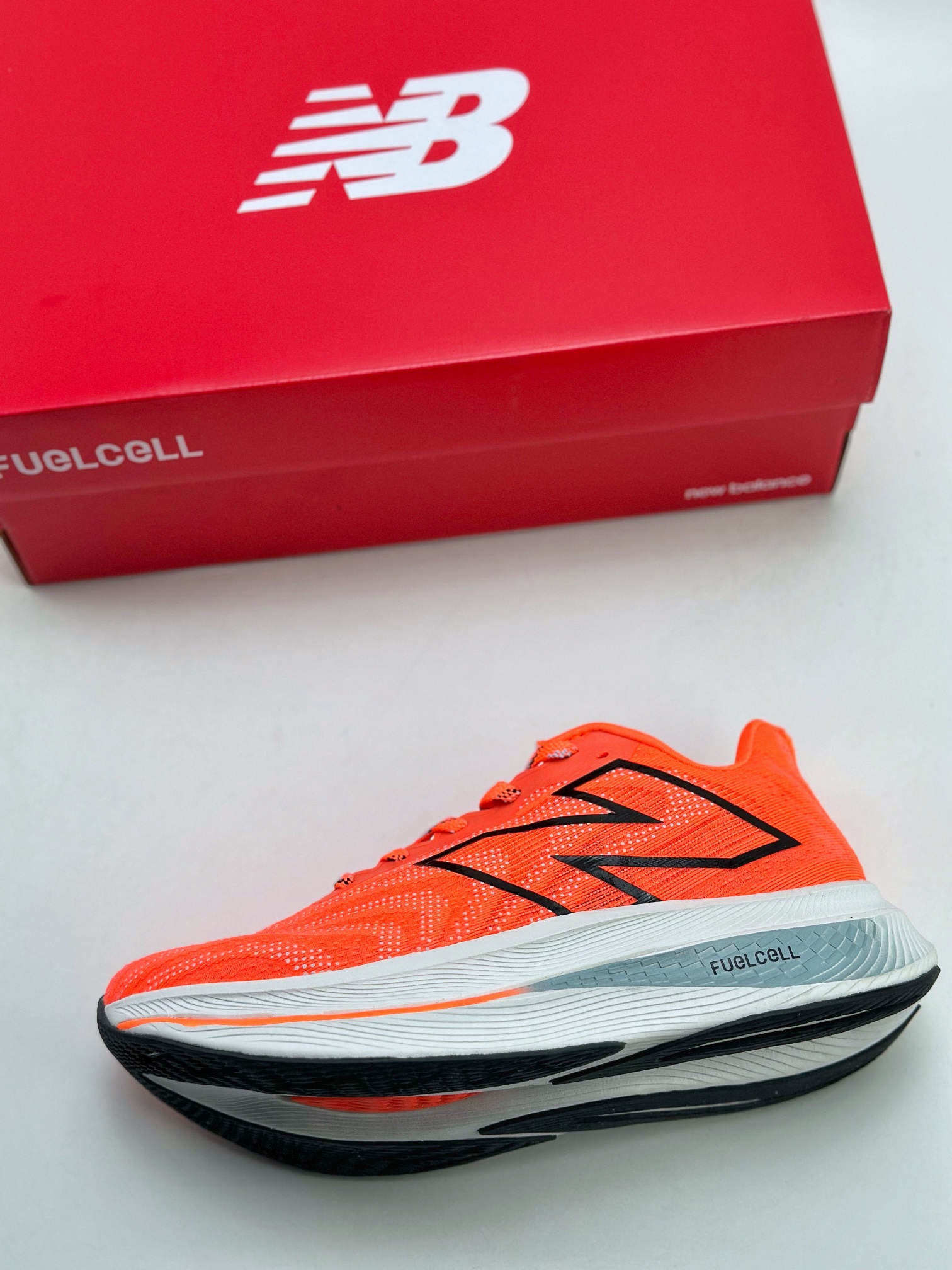 200 New Balance FuelCell SuperComp Trainer V2  新百伦NB系列超轻量化低帮休闲运动慢跑鞋  MRCXCK3