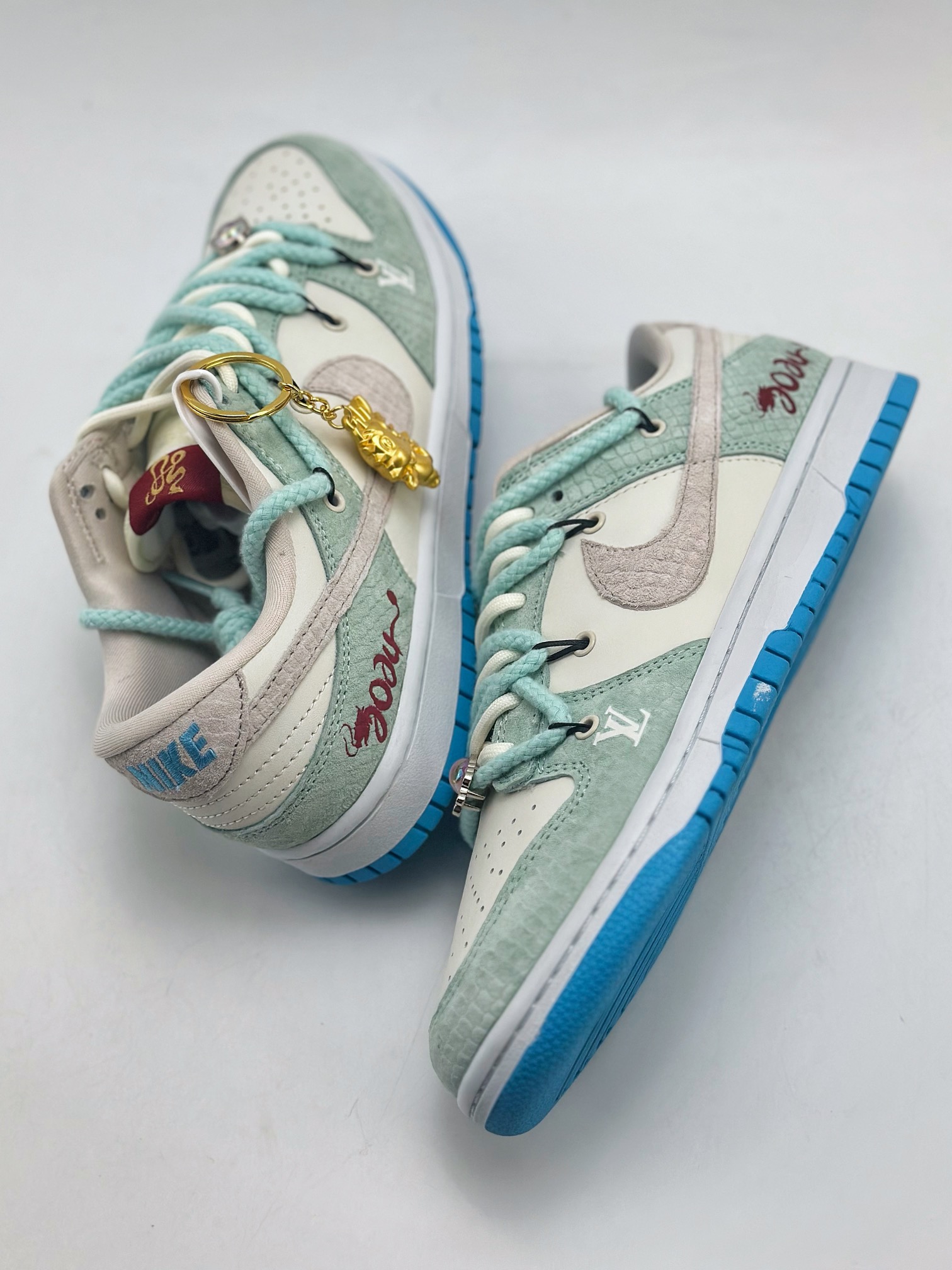 300 Nike SB Dunk Low 龙年限定 龙腾四海 SJ2068-230