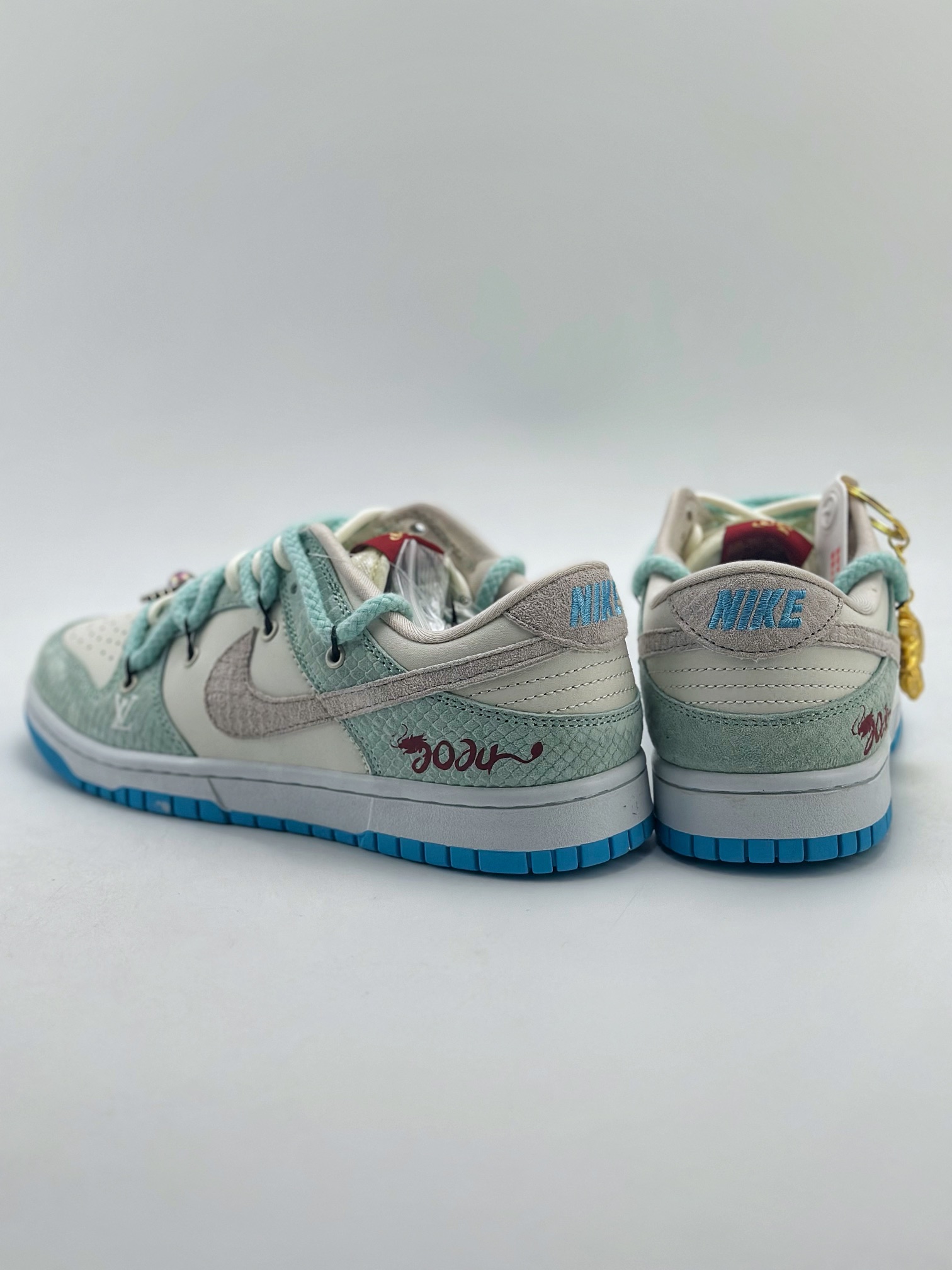 300 Nike SB Dunk Low 龙年限定 龙腾四海 SJ2068-230