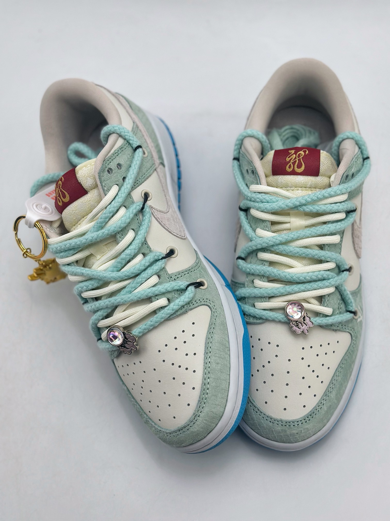 300 Nike SB Dunk Low 龙年限定 龙腾四海 SJ2068-230