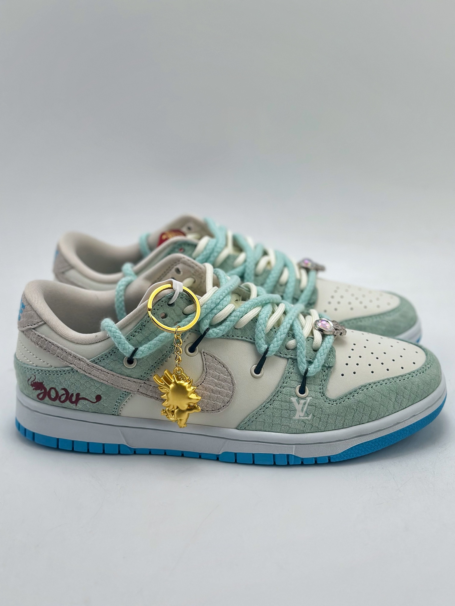 300 Nike SB Dunk Low 龙年限定 龙腾四海 SJ2068-230