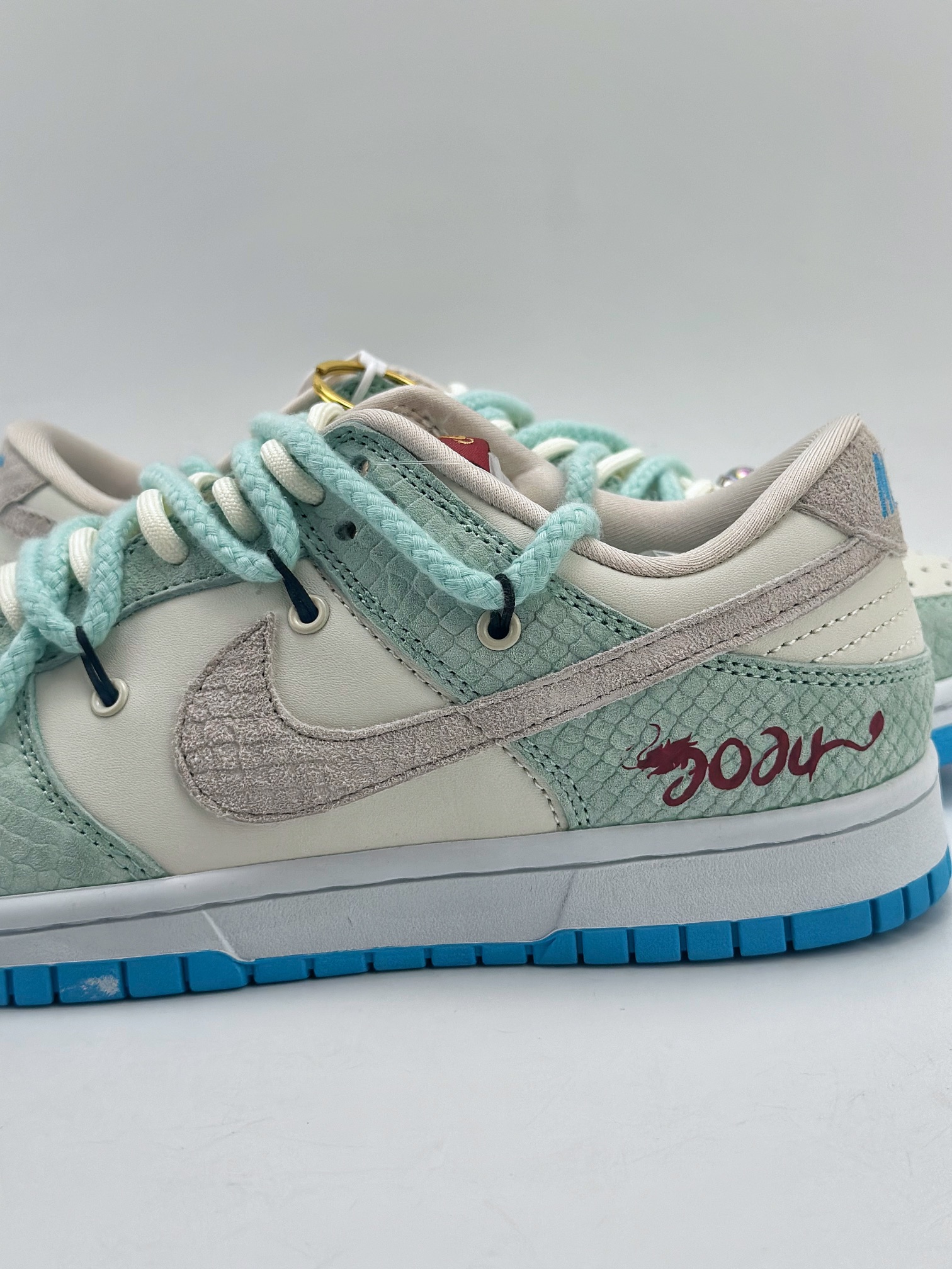 300 Nike SB Dunk Low 龙年限定 龙腾四海 SJ2068-230