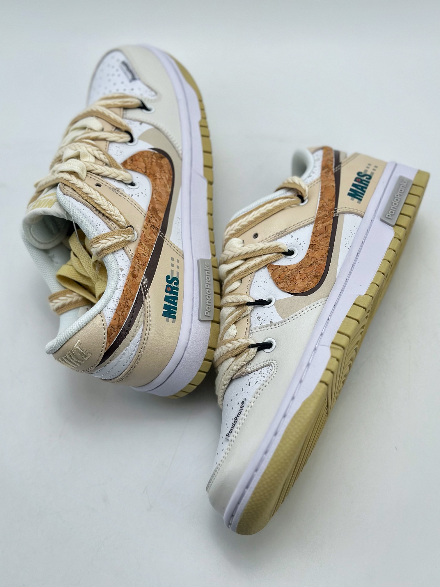 280 Nike SB Dunk Low 熊猫恶作剧 宇宙探索 DV0833-100