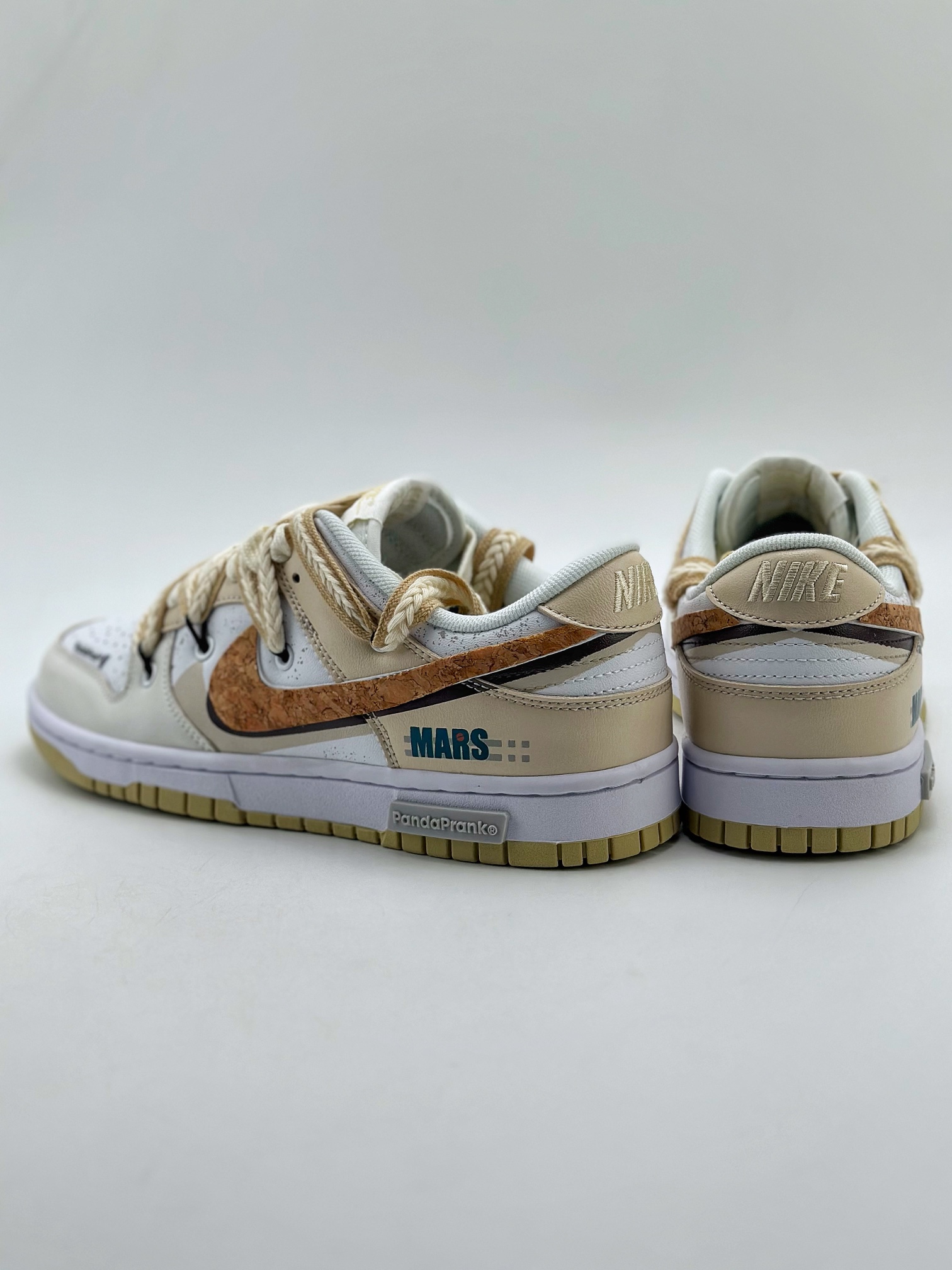 280 Nike SB Dunk Low 熊猫恶作剧 宇宙探索 DV0833-100