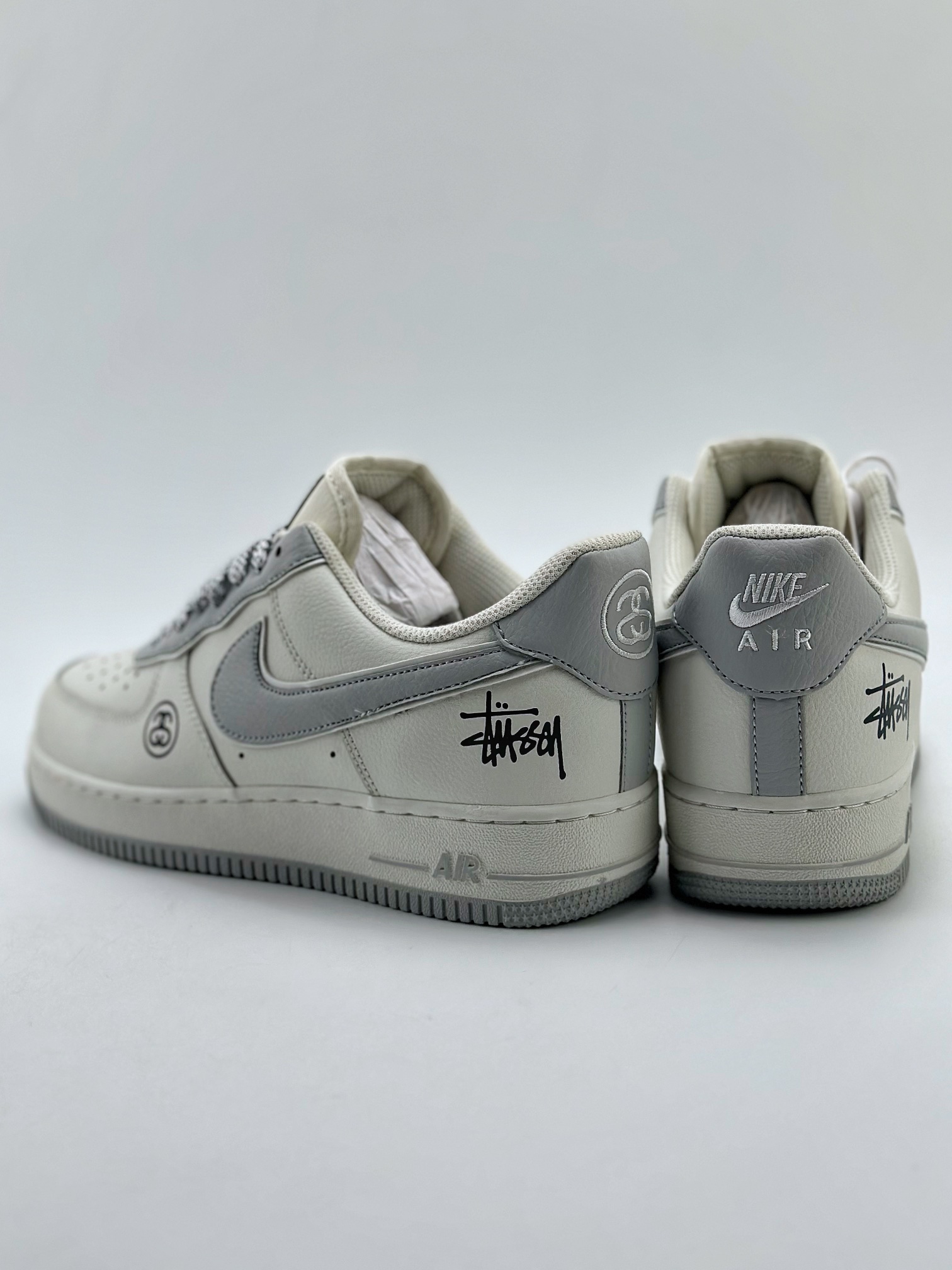 260 Nike Air Force 1 Low 07 x Stussy 斯图西白灰满天星 CZ9183-001