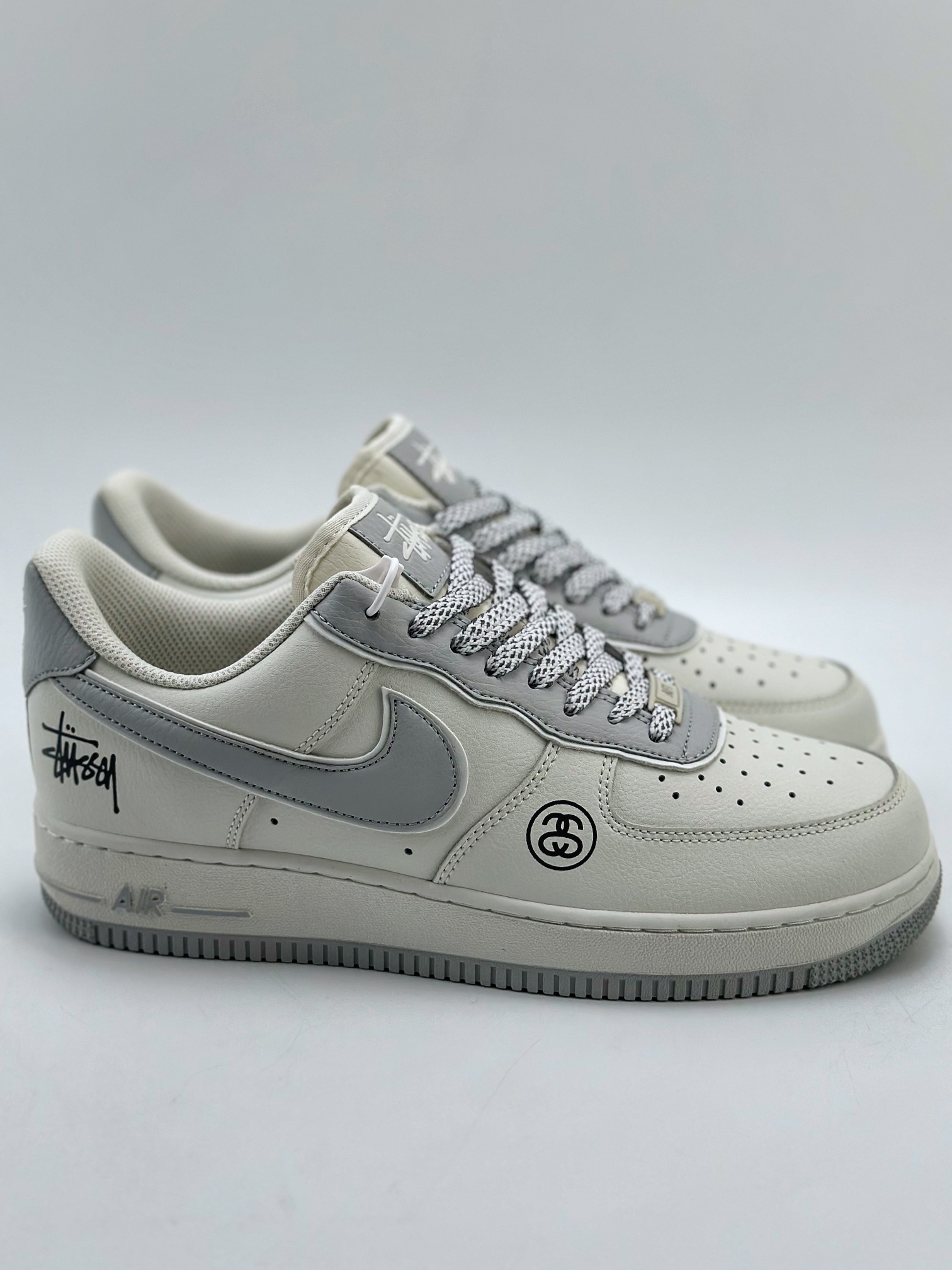 260 Nike Air Force 1 Low 07 x Stussy 斯图西白灰满天星 CZ9183-001