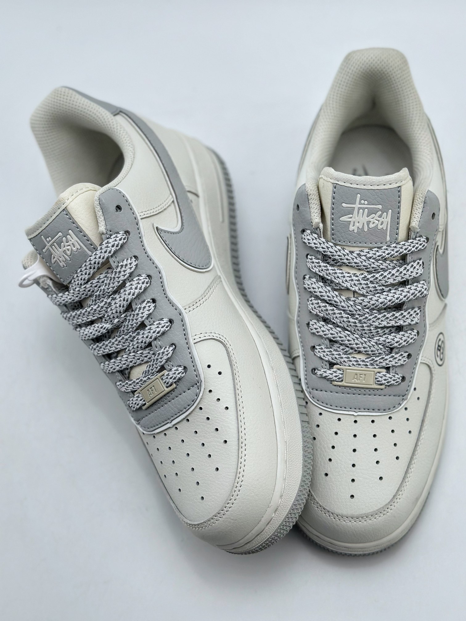 260 Nike Air Force 1 Low 07 x Stussy 斯图西白灰满天星 CZ9183-001