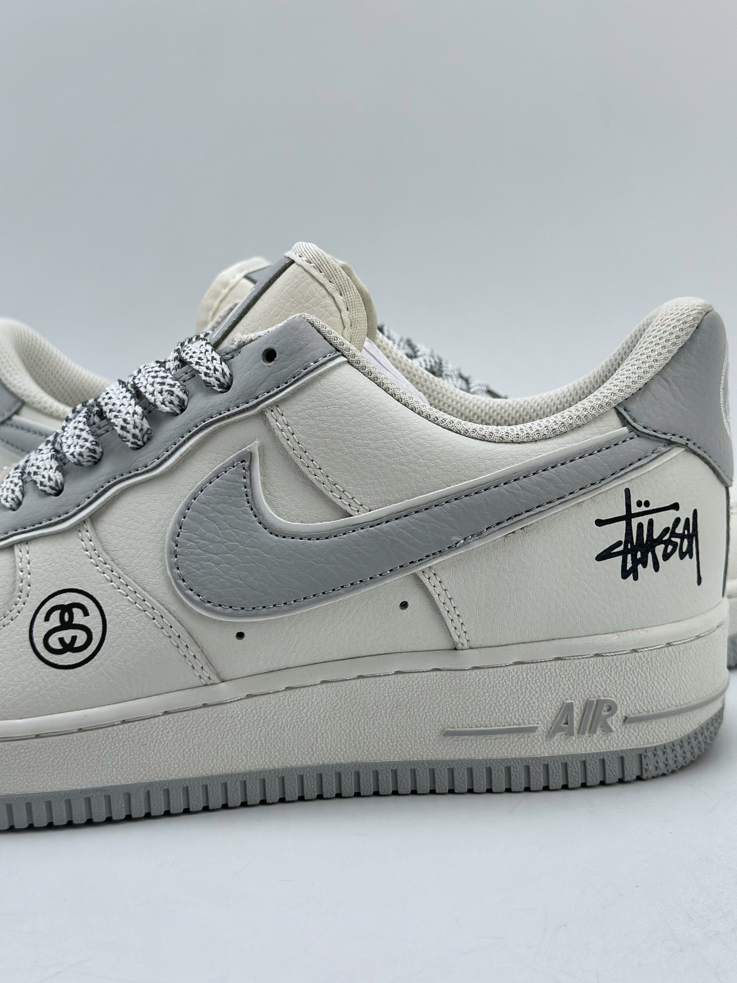 260 Nike Air Force 1 Low 07 x Stussy 斯图西白灰满天星 CZ9183-001