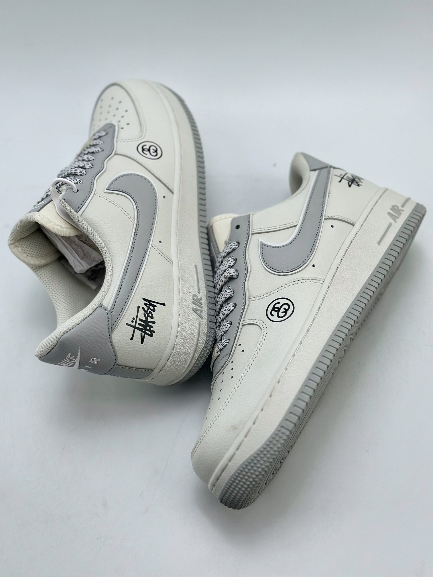 260 Nike Air Force 1 Low 07 x Stussy 斯图西白灰满天星 CZ9183-001