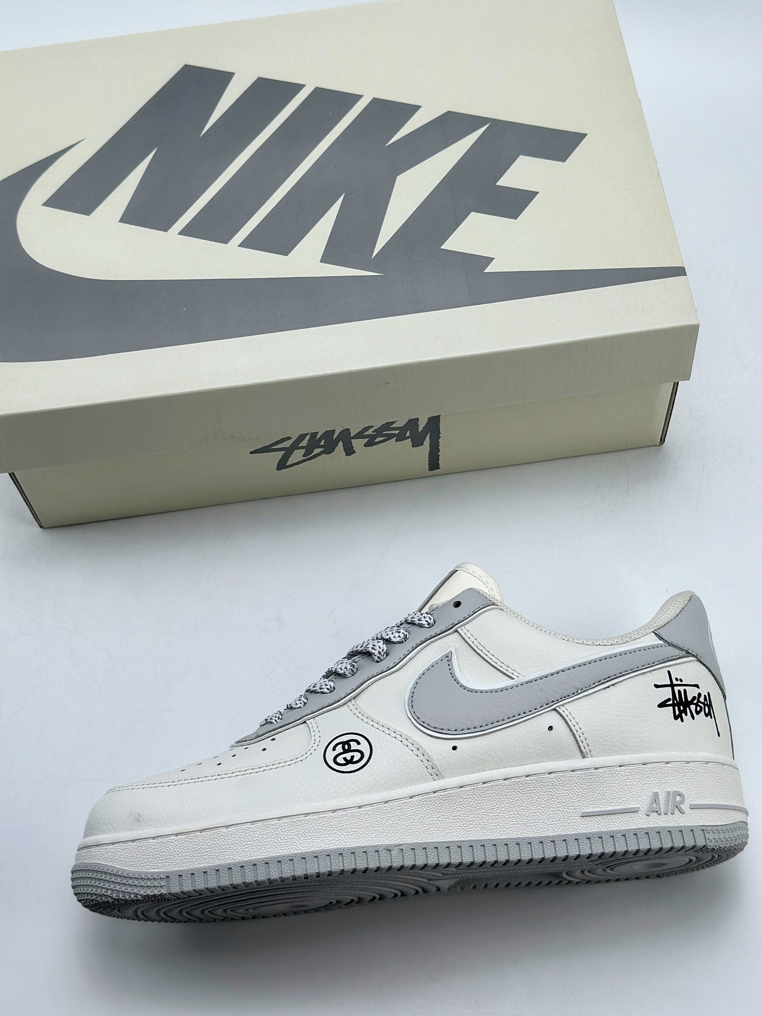 260 Nike Air Force 1 Low 07 x Stussy 斯图西白灰满天星 CZ9183-001