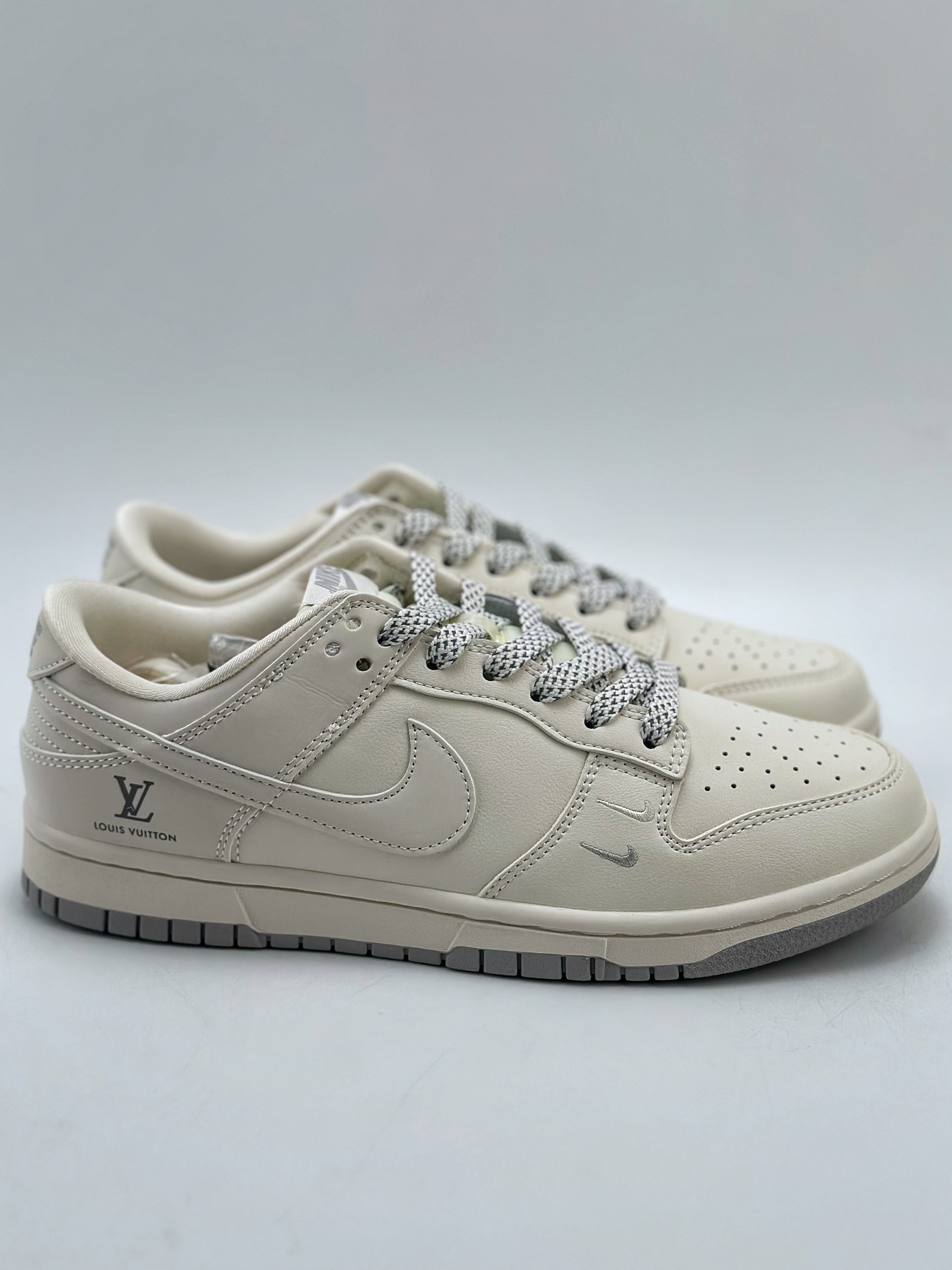 280 Nike SB Dunk Low x Louis Vuitton 双勾米灰 FC2025-306