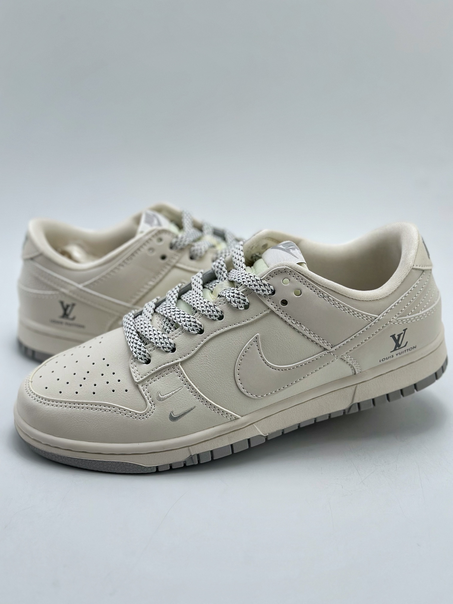 280 Nike SB Dunk Low x Louis Vuitton 双勾米灰 FC2025-306