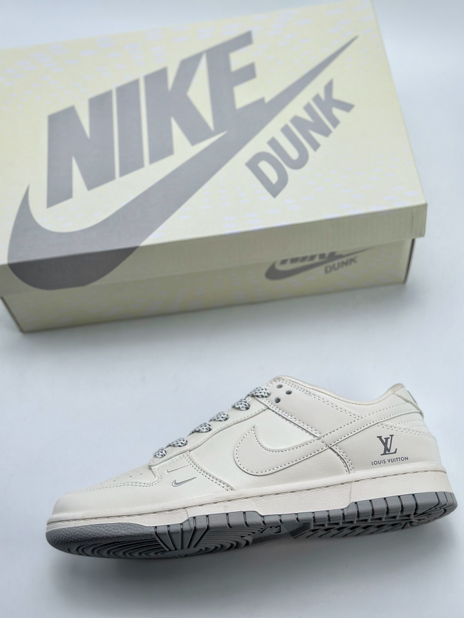 280 Nike SB Dunk Low x Louis Vuitton 双勾米灰 FC2025-306