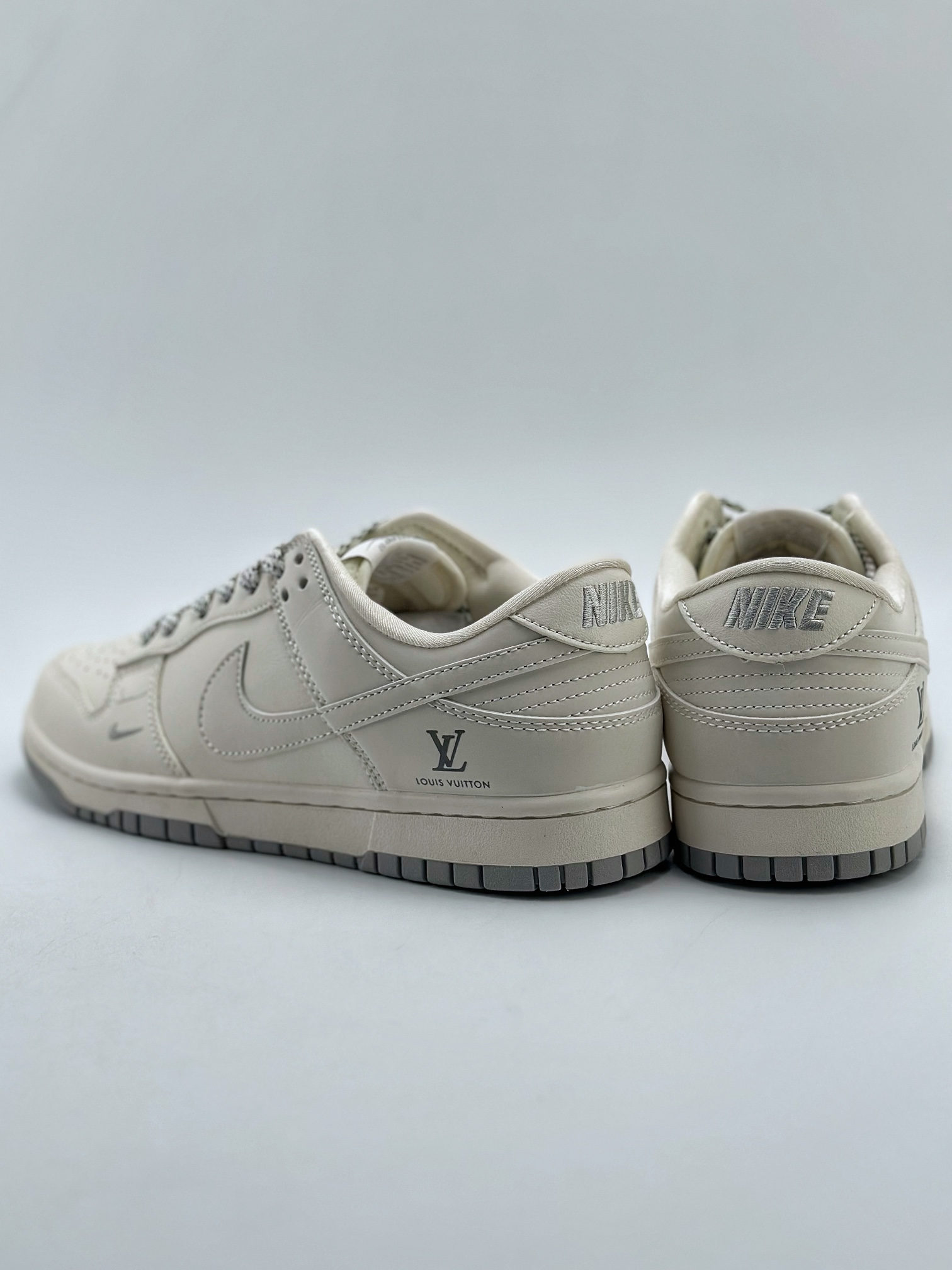 280 Nike SB Dunk Low x Louis Vuitton 双勾米灰 FC2025-306