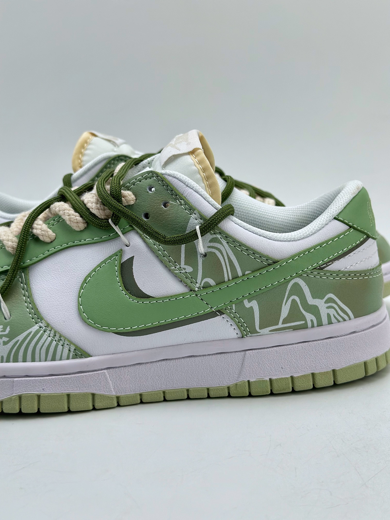 180 NIKE SB Dunk Low 宫廷龙井茶 米绿 DV0831-003