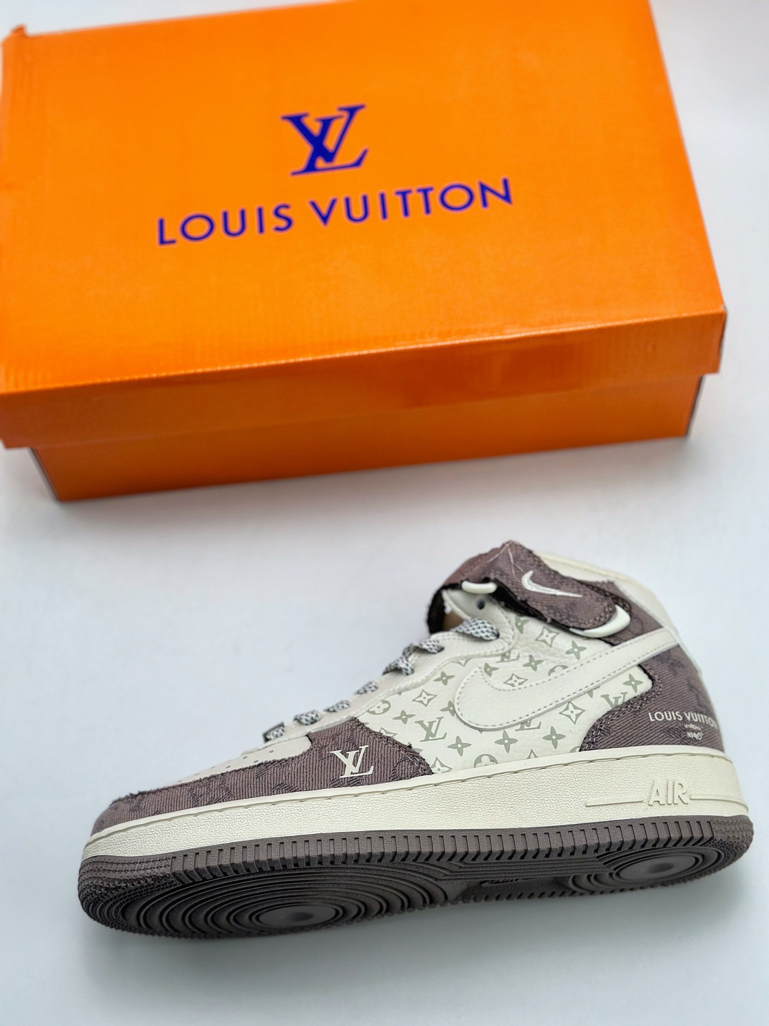 280 Nike Air Force 1 Mid 07 x Louis Vuitton 白棕牛仔布 DQ7688-300