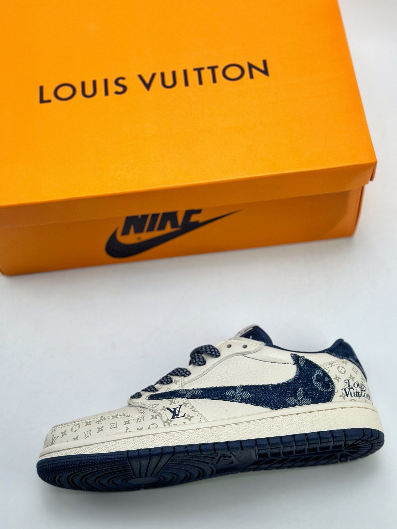 280 Travis Scott x Nike Air Jordan 1 Low x Louis Vuitton Air Jordan 1 Low 反转牛仔蓝倒钩 SJ2068-001