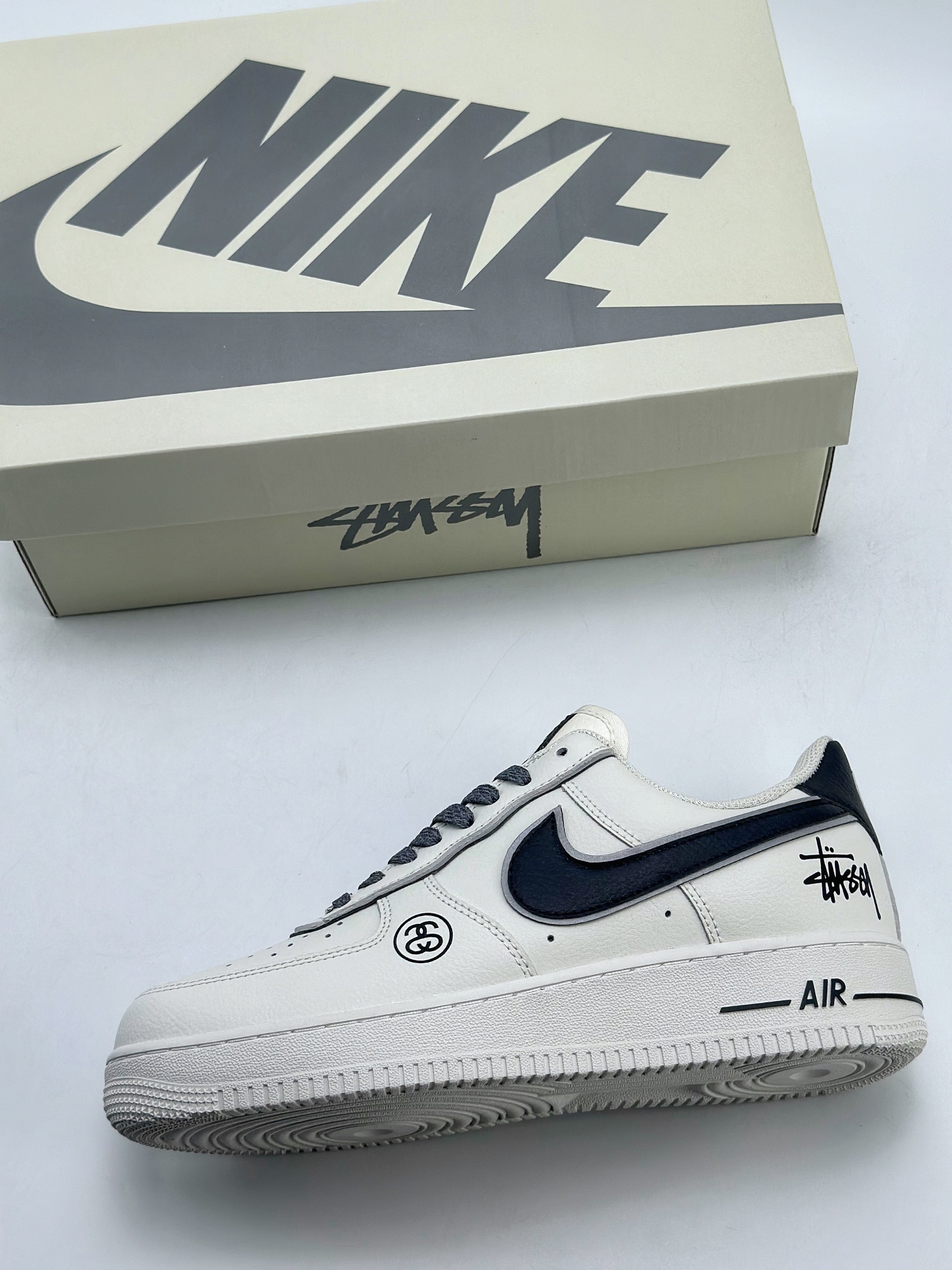 260 Nike Air Force 1 Low 07 x Stussy 斯图西白黑满天星 CZ9183-003