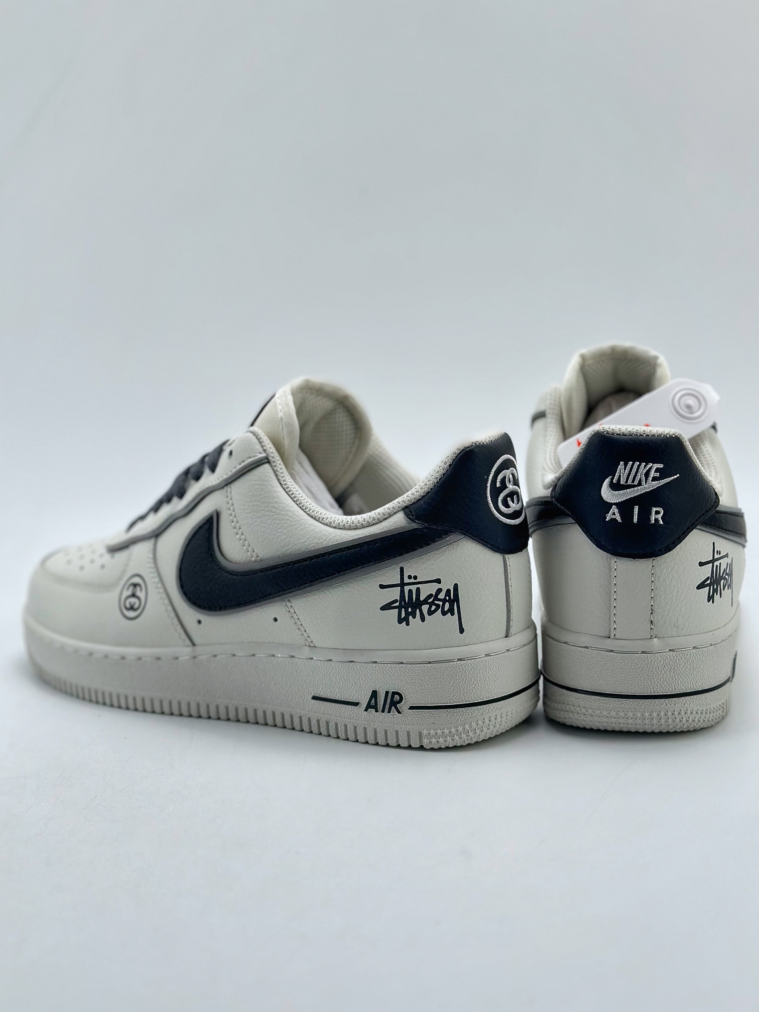 260 Nike Air Force 1 Low 07 x Stussy 斯图西白黑满天星 CZ9183-003