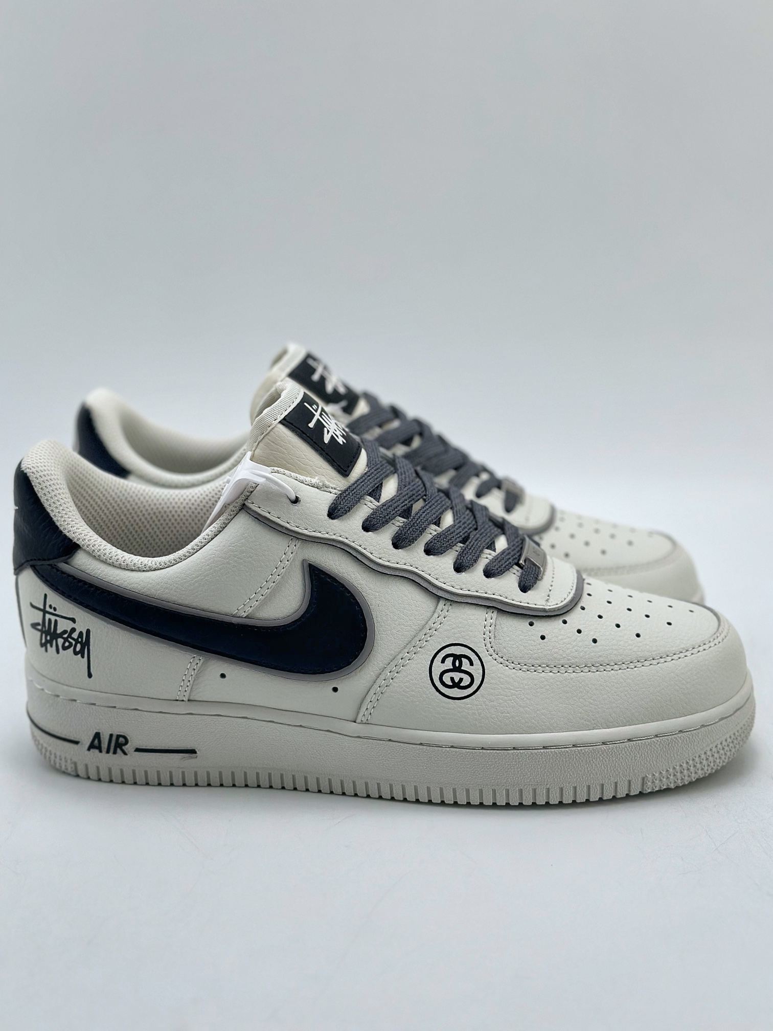 260 Nike Air Force 1 Low 07 x Stussy 斯图西白黑满天星 CZ9183-003