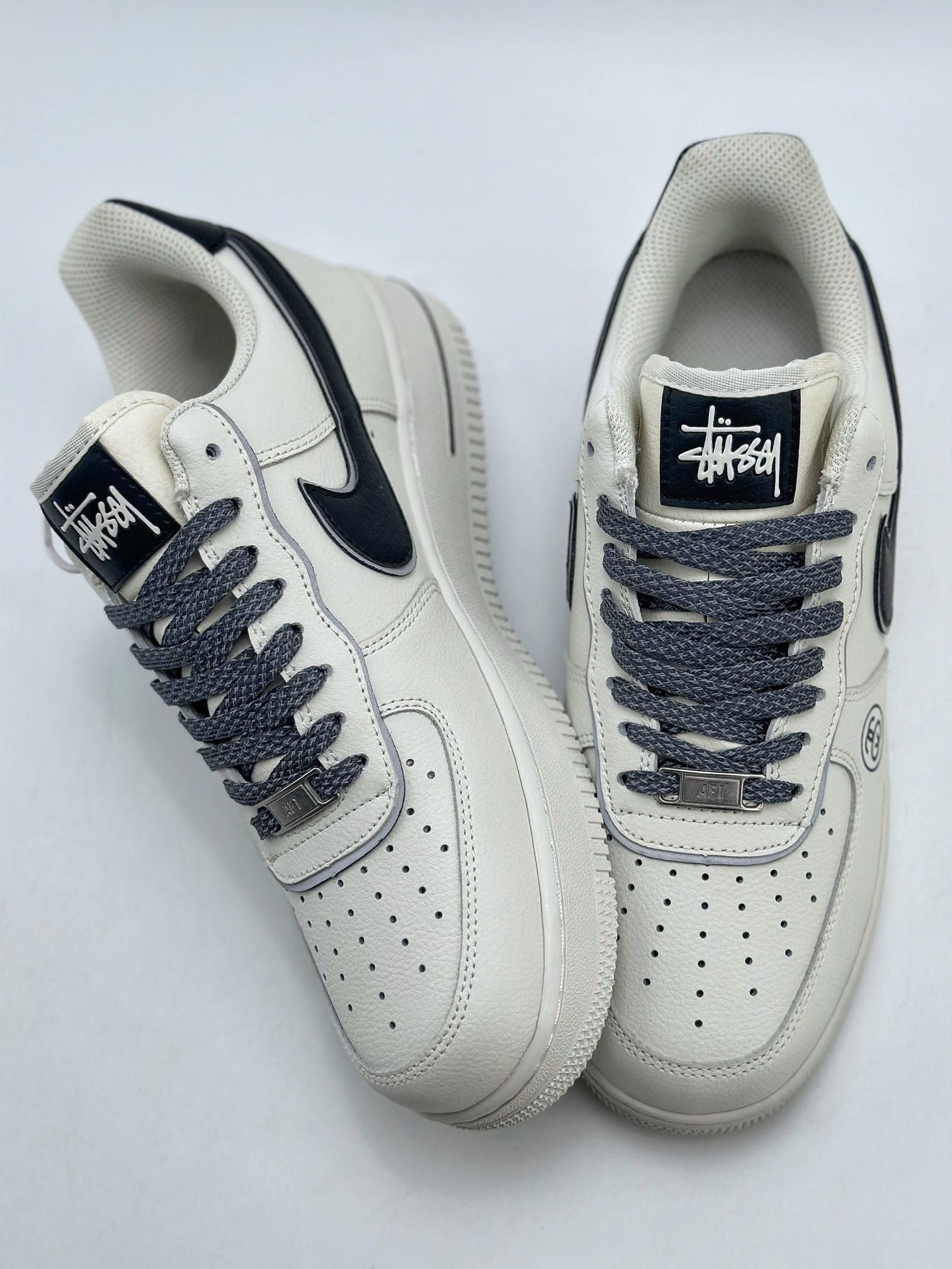 260 Nike Air Force 1 Low 07 x Stussy 斯图西白黑满天星 CZ9183-003