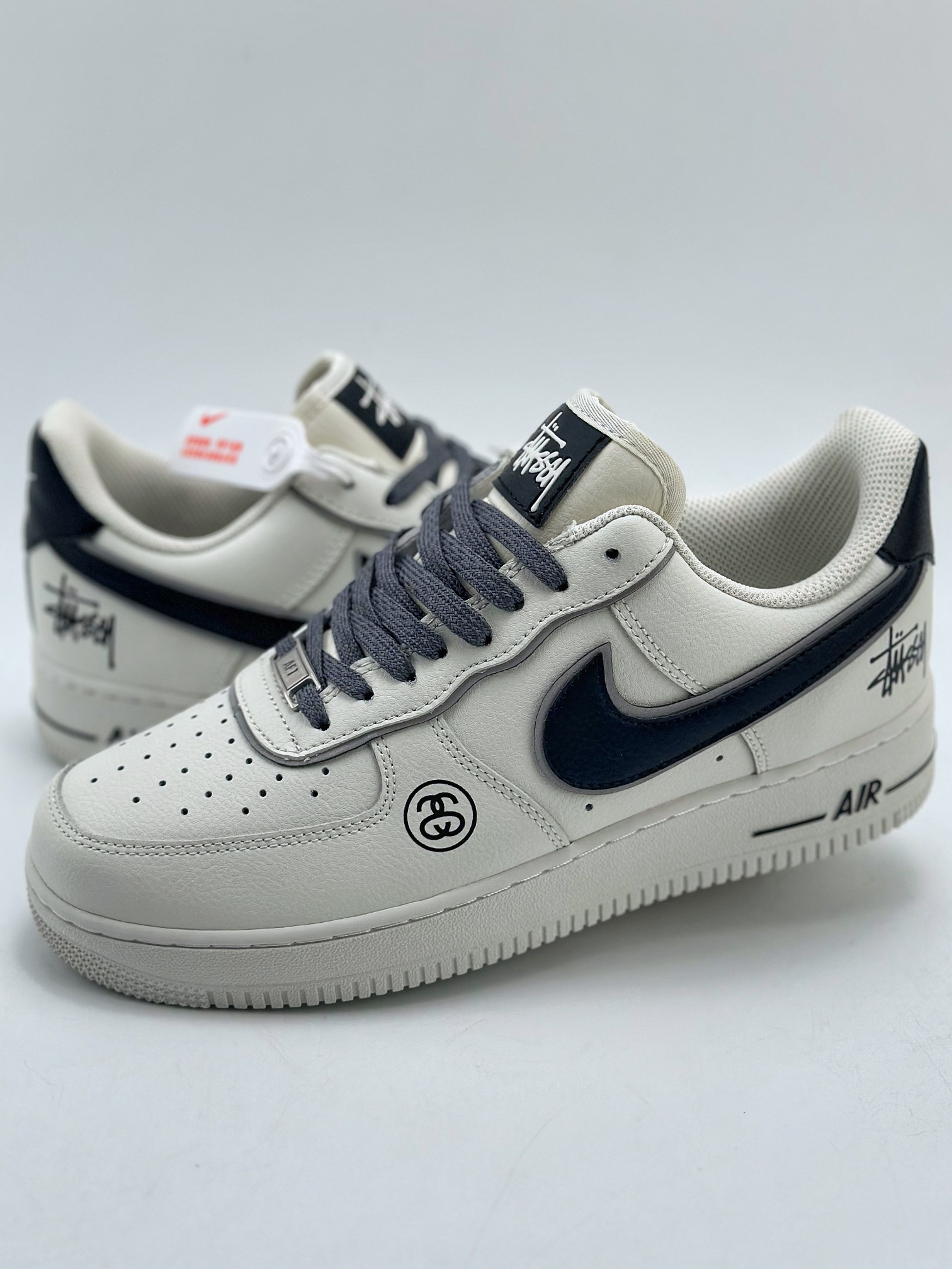 260 Nike Air Force 1 Low 07 x Stussy 斯图西白黑满天星 CZ9183-003