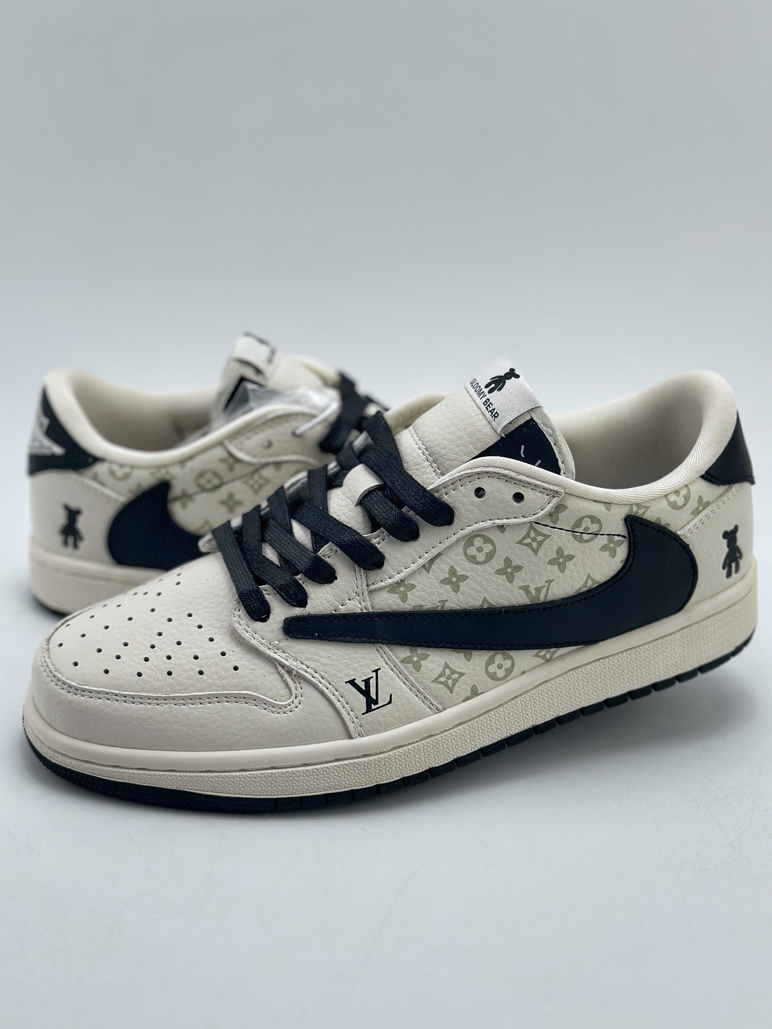 280 Travis Scott x Nike Air Jordan 1 Low x Louis Vuitton Air Jordan 1 Low 反转牛仔黑倒钩 SJ2068-002