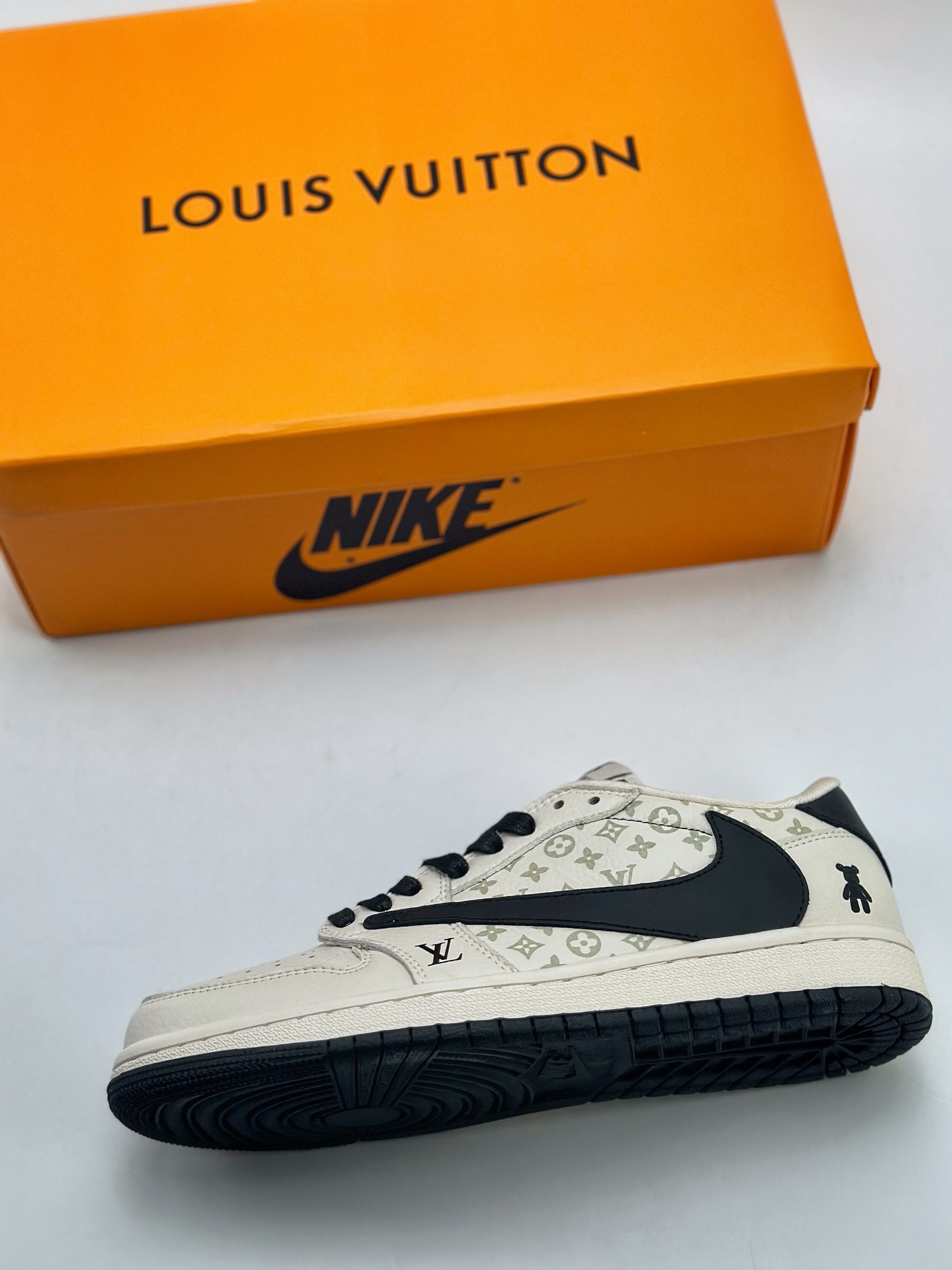 280 Travis Scott x Nike Air Jordan 1 Low x Louis Vuitton Air Jordan 1 Low 反转牛仔黑倒钩 SJ2068-002